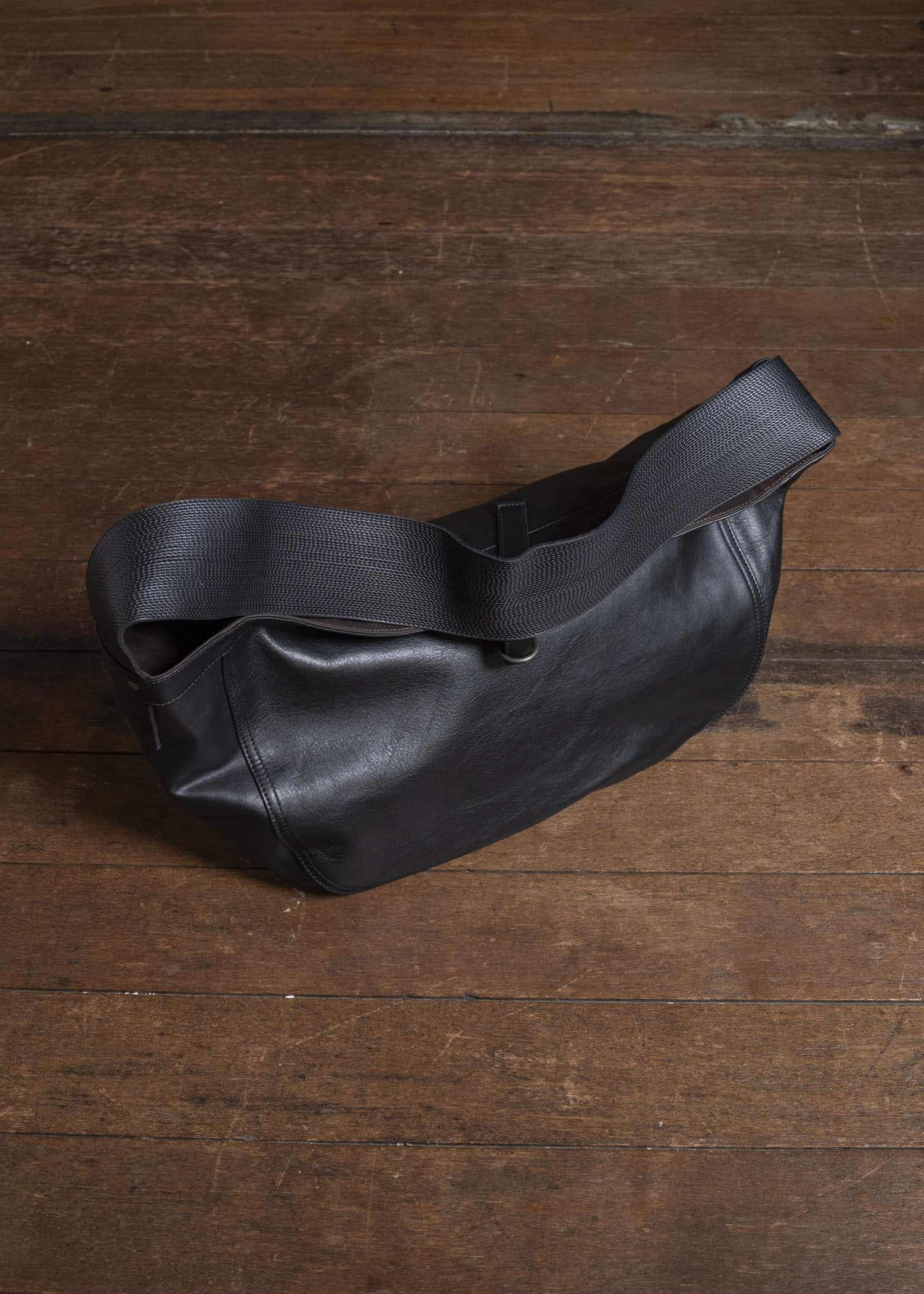 Taiga Takahashi Lot.004-Cf-Black Newsboy Bag Calf Leather Black