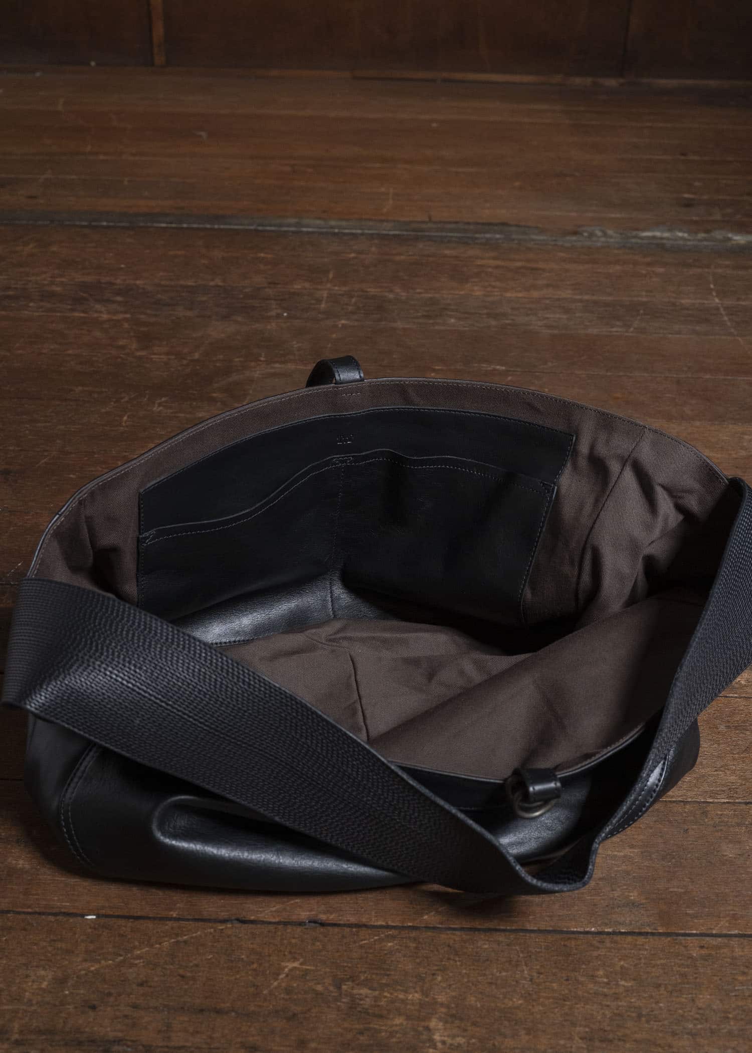 Taiga Takahashi Lot.004-Cf-Black Newsboy Bag Calf Leather Black