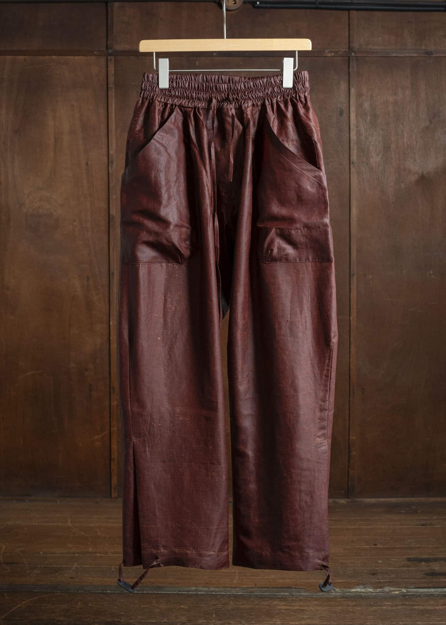 JAN-JAN VAN ESSCHE TROUSERS#88 LOOSE FIT, SINGLE PLEATED TROUSERS Shuliang Silk Padded Oxblood