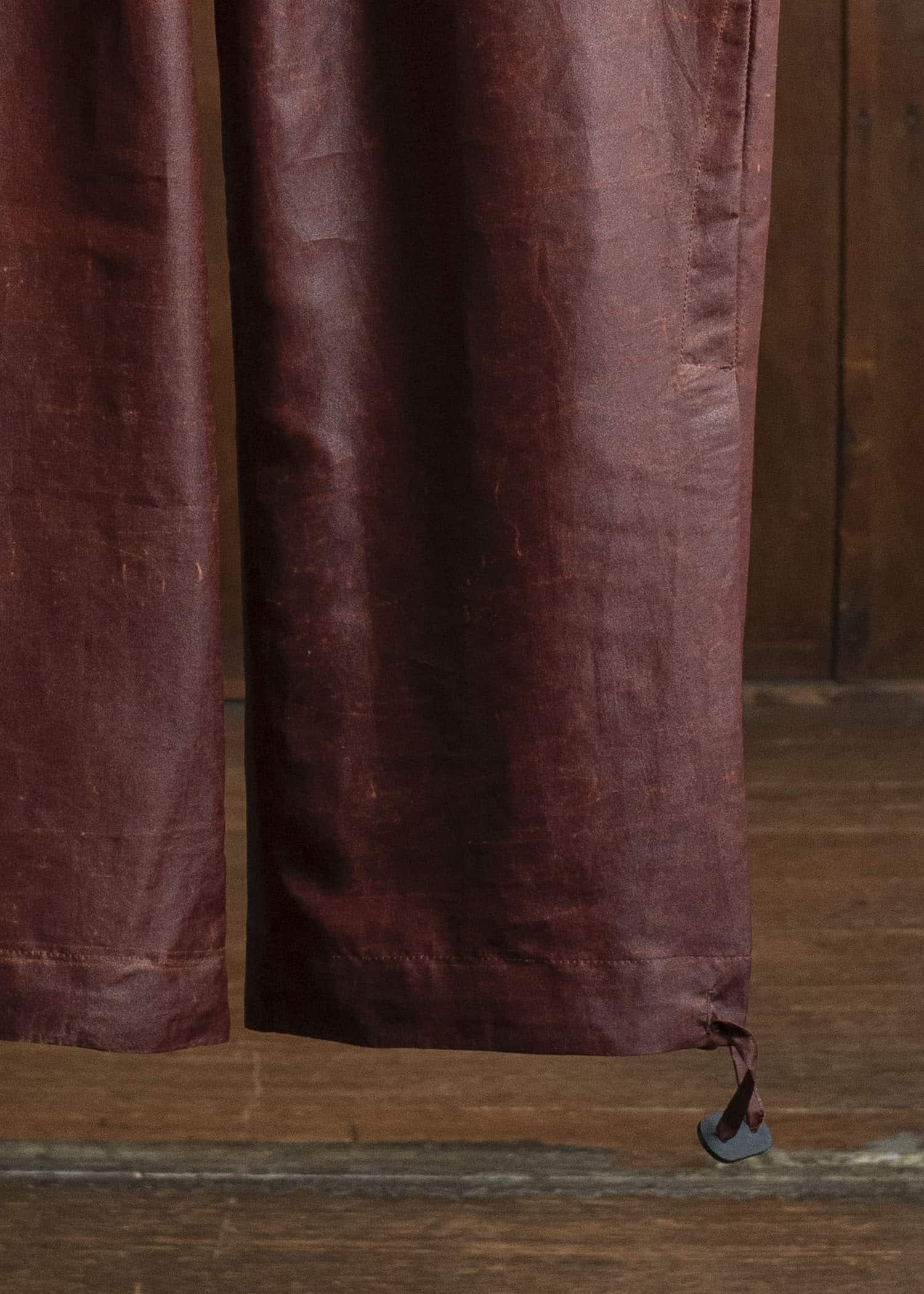 JAN-JAN VAN ESSCHE TROUSERS#88 LOOSE FIT, SINGLE PLEATED TROUSERS Shuliang Silk Padded Oxblood