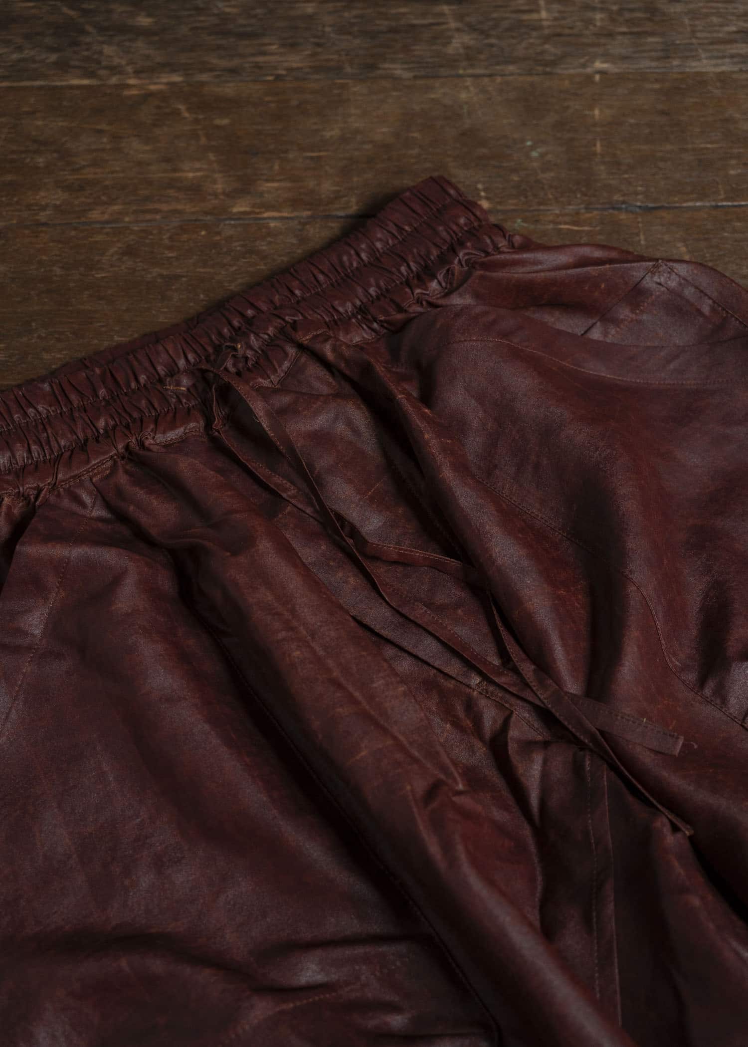 JAN-JAN VAN ESSCHE TROUSERS#88 LOOSE FIT, SINGLE PLEATED TROUSERS Shuliang Silk Padded Oxblood