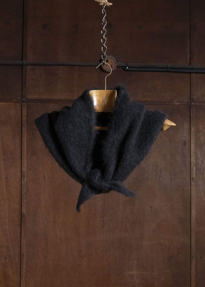 UMA WANG UK0060 TRIANGLE SCARF uw900 - black