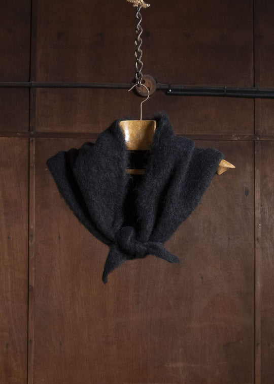UMA WANG UK0060 TRIANGLE SCARF uw900 - black