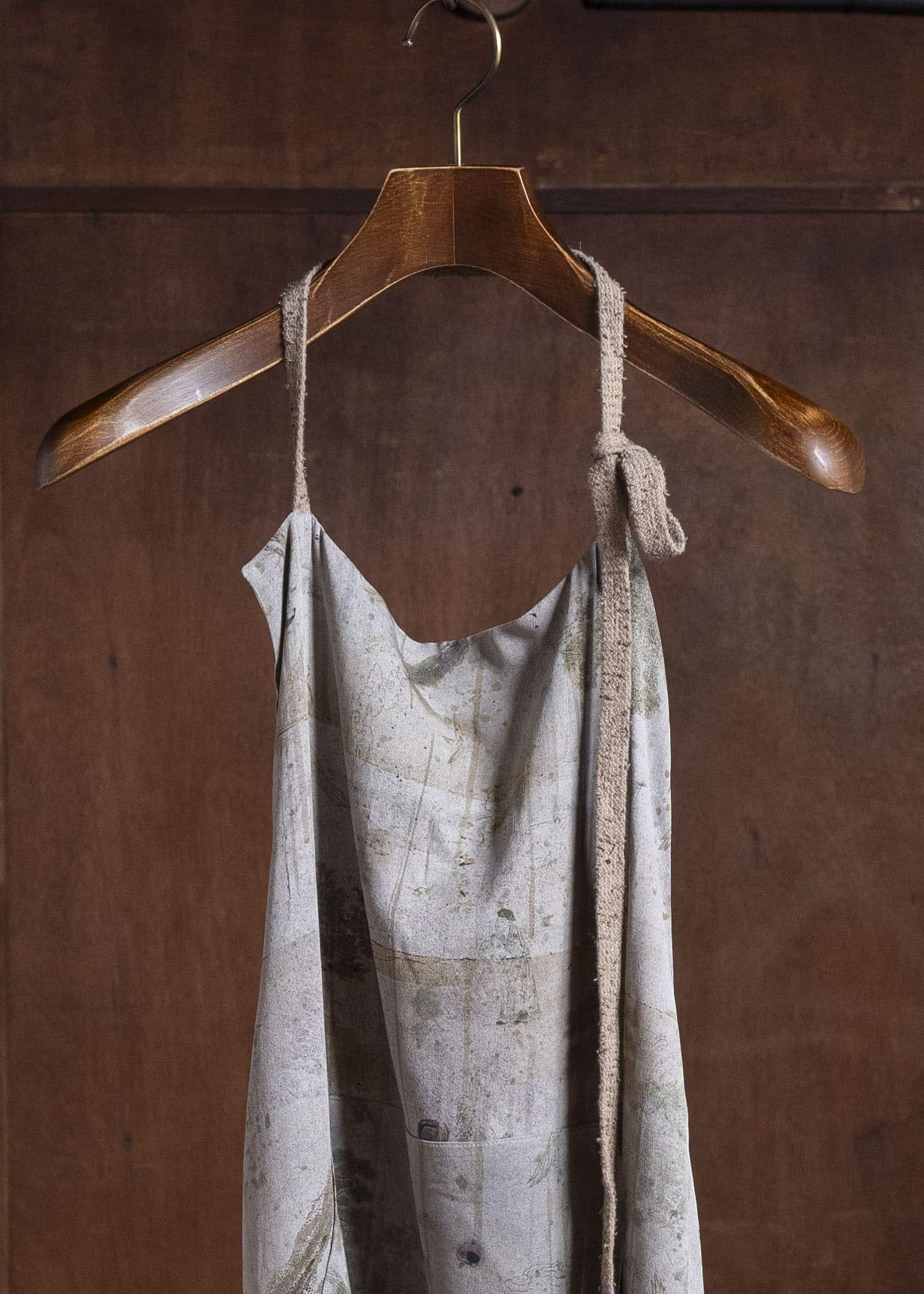 ZIGGY CHEN 0M2610303 LONG SILK APRON 52