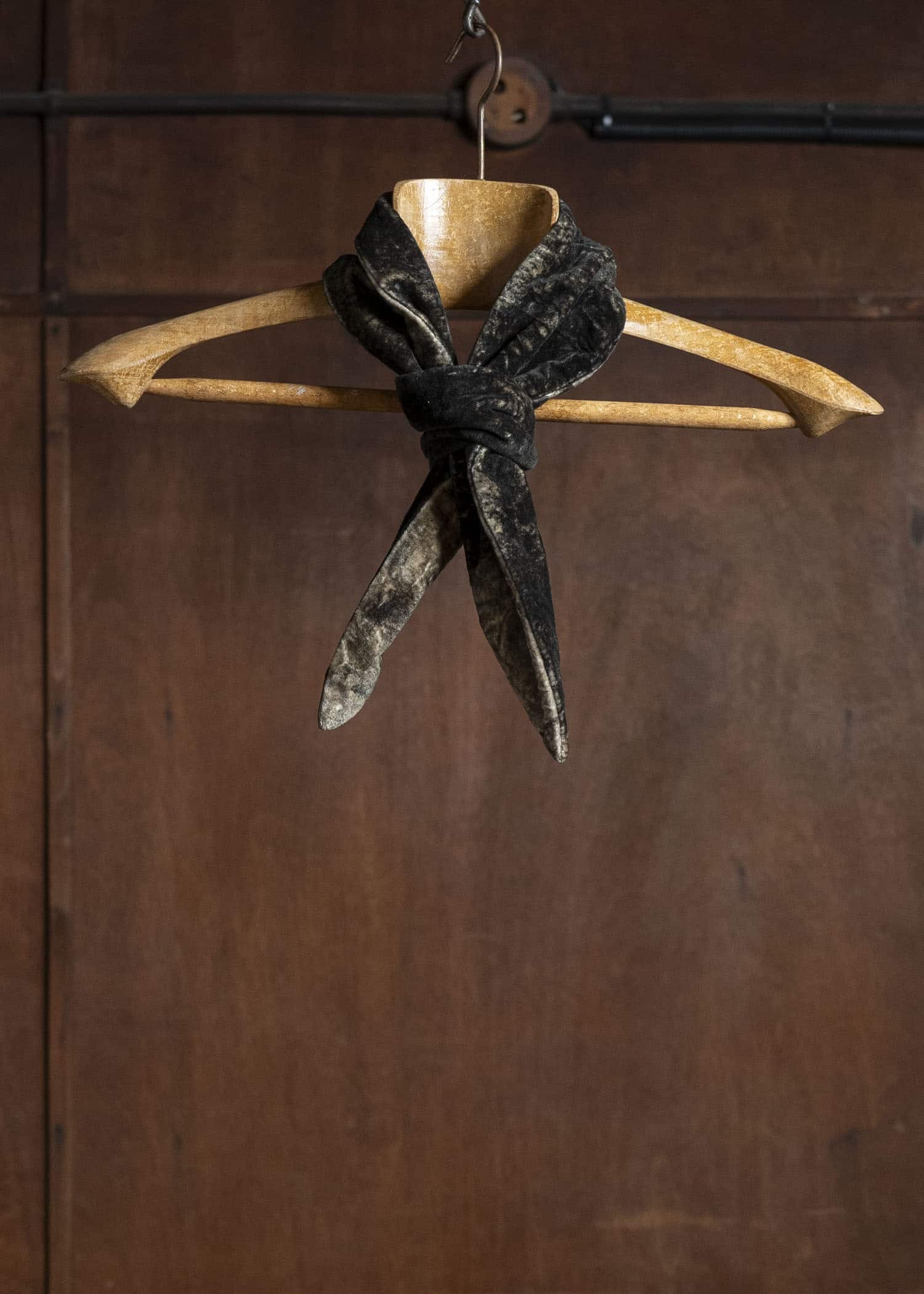 ZIGGY CHEN 0M2535016 VELVET SHORT SCARF 54