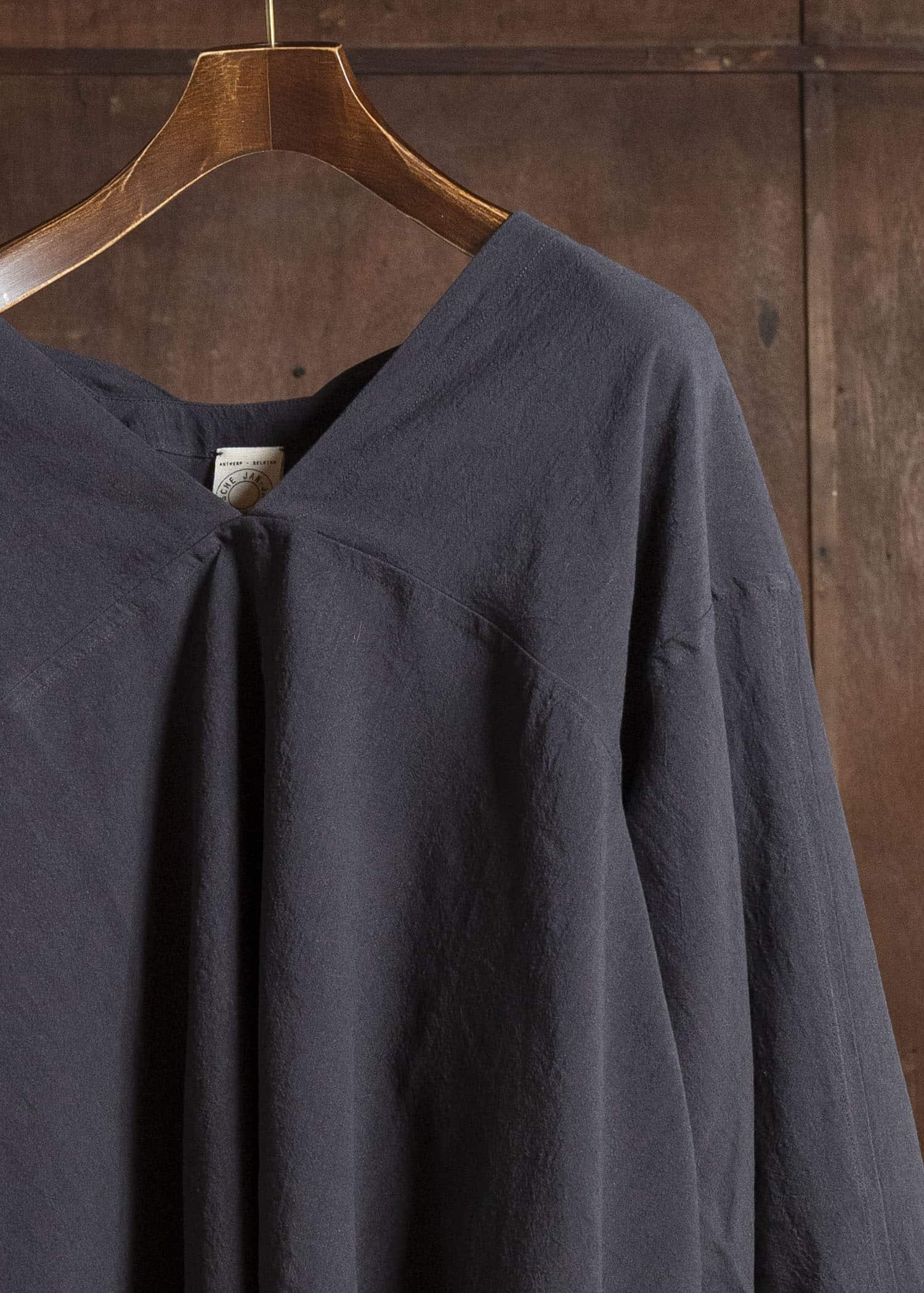 JAN-JAN VAN ESSCHE TUNIC#43 SHORT, LOOSE TUNIC WITH YOKE AND LONG SLEEVES | LINEN SILK SHIRTING Sumi Kuro