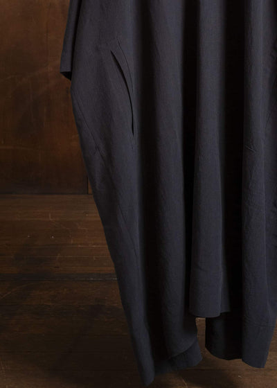 JAN-JAN VAN ESSCHE TUNIC#44 LONG, OVERSIZED TUNIC WITH YOKE AND JET OPENINGS Linen Silk Shirting | Sumi Kuro