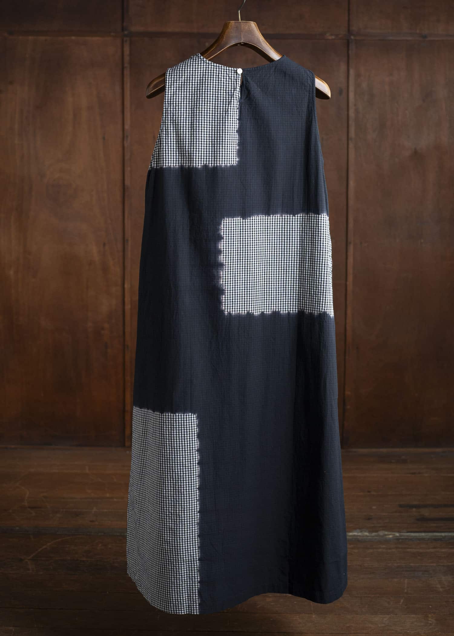 SUZUSAN Cotton Gingham Check Wide Sleeveless Dress  Boushi Shibori Block 7048C-317-Black - Black