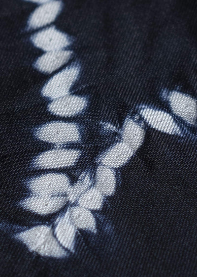 SUZUSAN Silk Twill Woven Narrow Scarf  Mokume Shibori Card 0041S-254-Black - White 0041S-254-Black - White