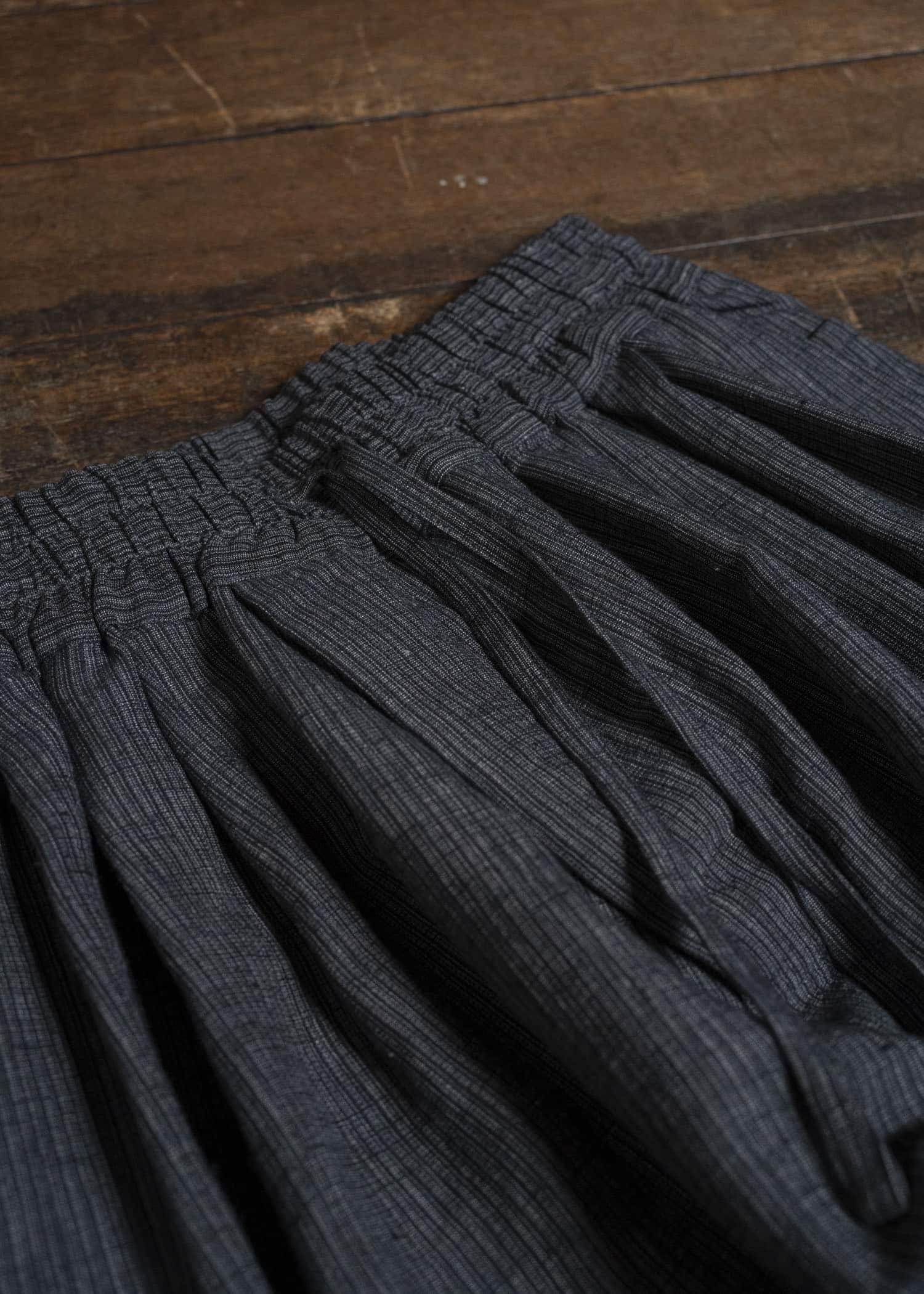 JAN-JAN VAN ESSCHE TROUSERS#91 TRIPLE PLEATED LOOSE TROUSERS WITH ELASTIC WAIST Hemp Cloth | Dark Grey Striped