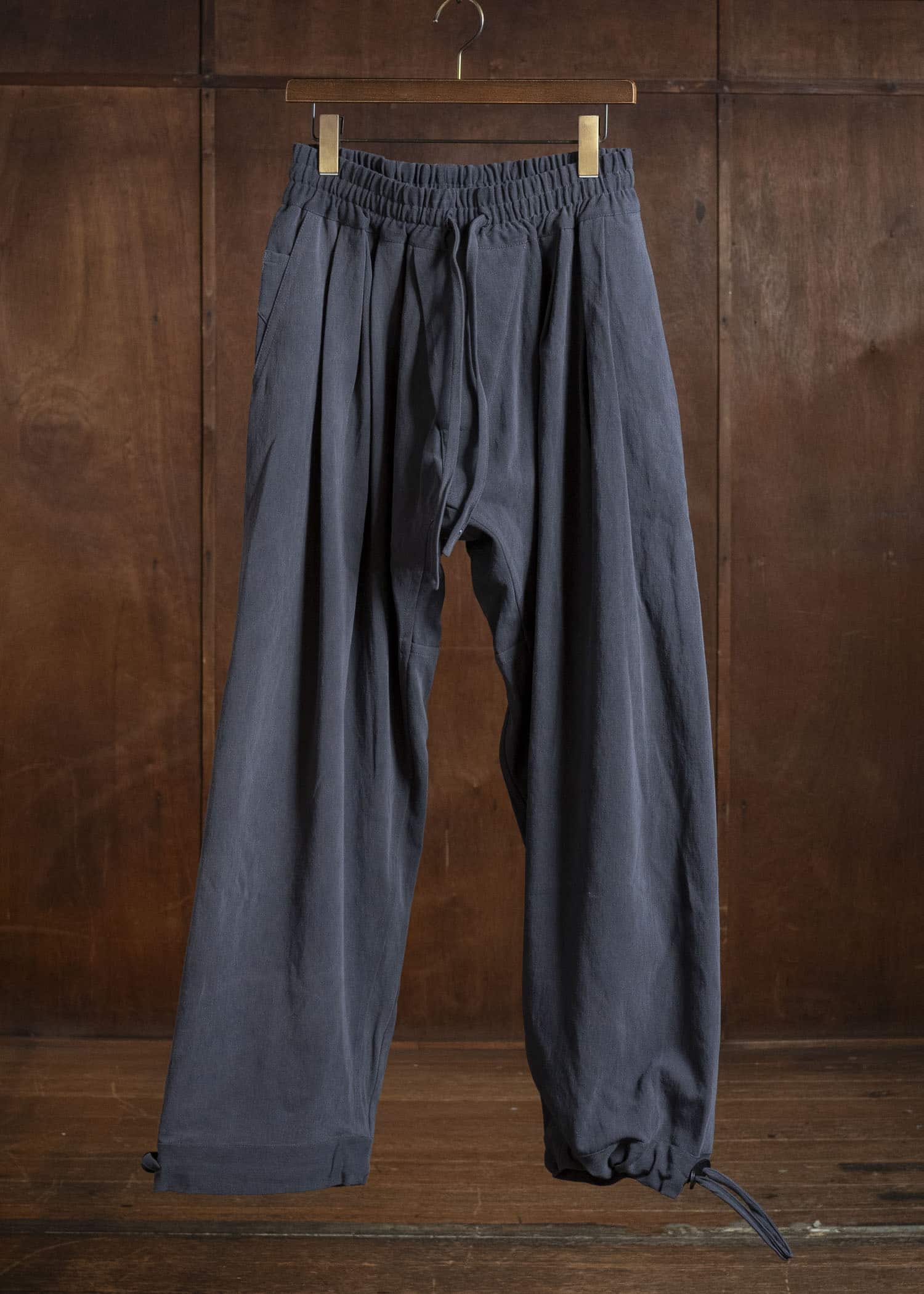 JAN-JAN VAN ESSCHE TROUSERS#91 TRIPLE PLEATED LOOSE TROUSERS WITH ELASTIC WAIST Co Hemp Dense Twill | Logwood