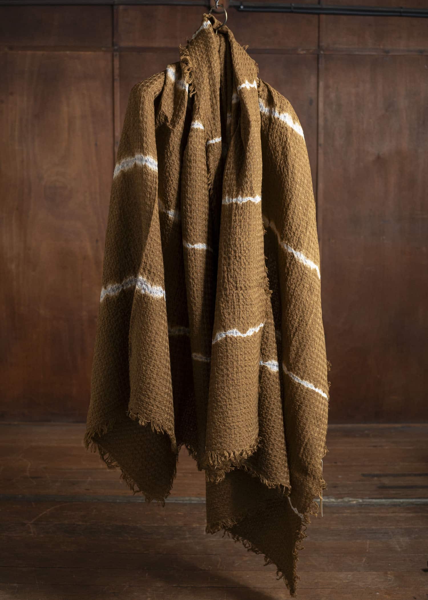 SUZUSAN Waffle Woven Linen Throw　Nuisuji Shibori 1007L-440-Ochre x Light Grey  1007L-440-Ochre x Light Grey