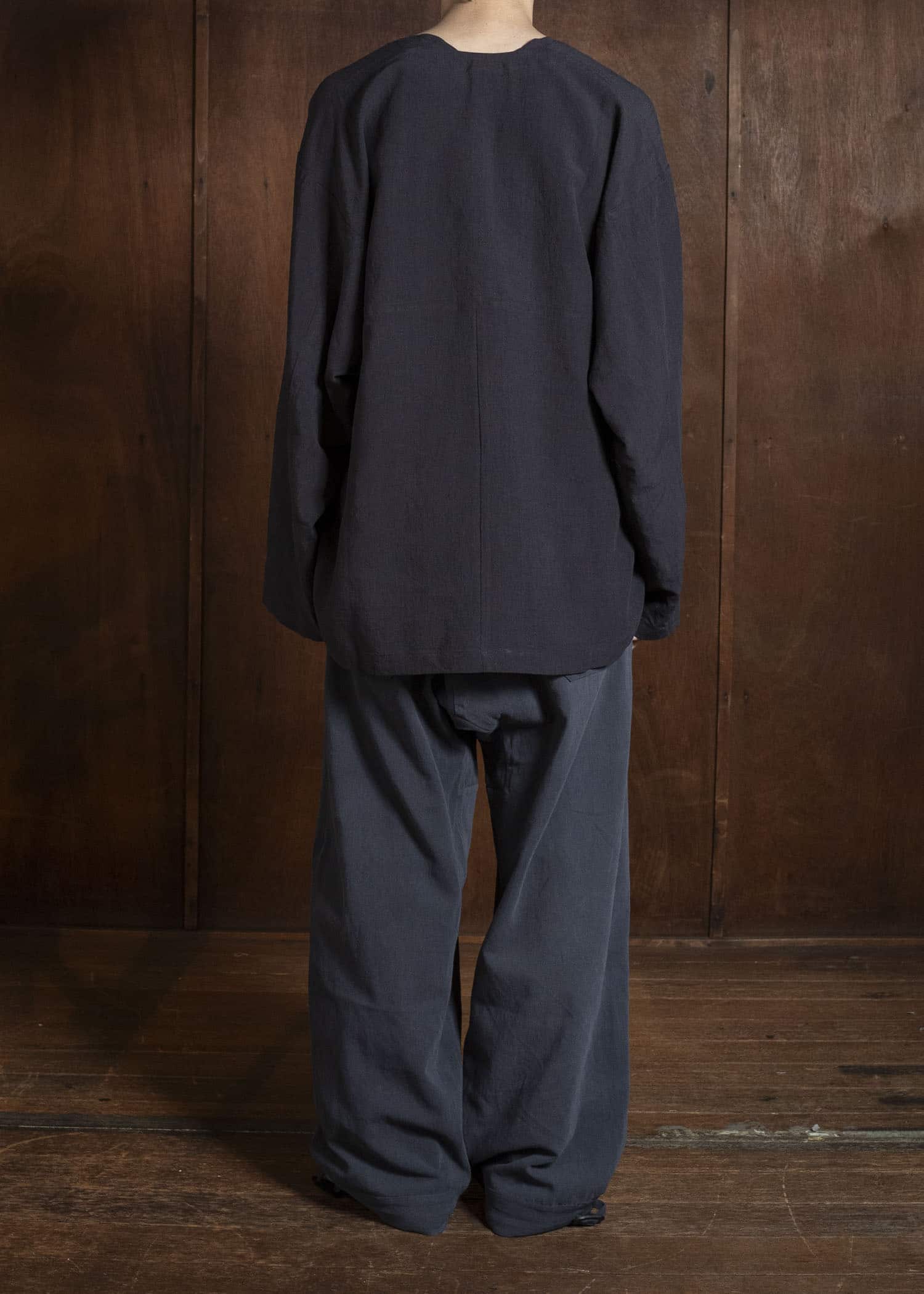 JAN-JAN VAN ESSCHE TUNIC#43 SHORT, LOOSE TUNIC WITH YOKE AND LONG SLEEVES | LINEN SILK SHIRTING Sumi Kuro