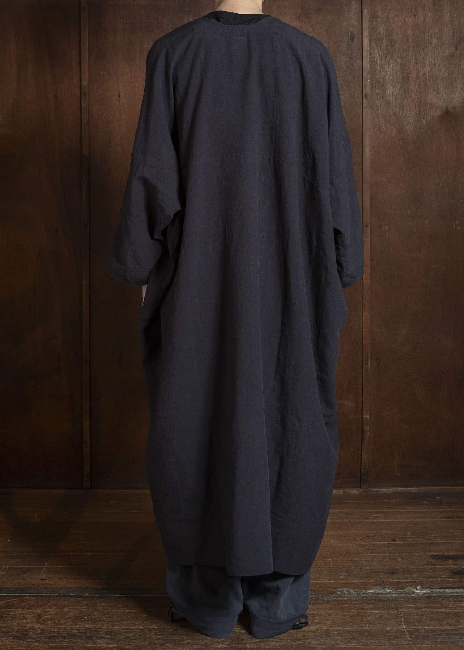 JAN-JAN VAN ESSCHE TUNIC#44 LONG, OVERSIZED TUNIC WITH YOKE AND JET OPENINGS Linen Silk Shirting | Sumi Kuro