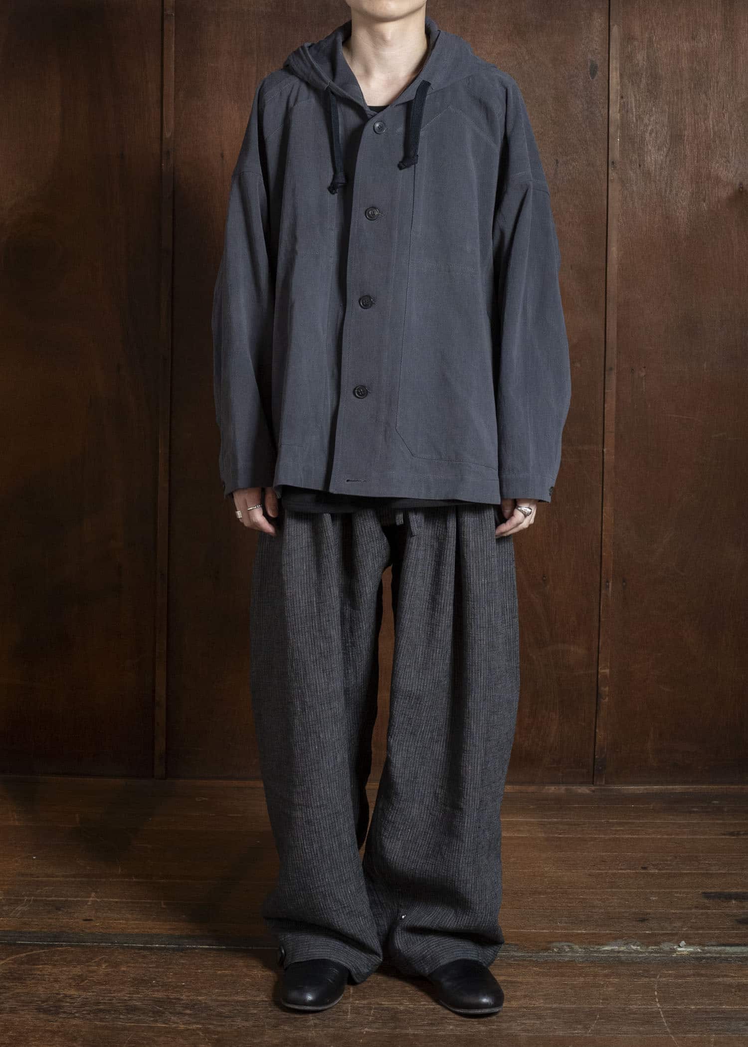 JAN-JAN VAN ESSCHE TROUSERS#91 TRIPLE PLEATED LOOSE TROUSERS WITH ELASTIC WAIST Hemp Cloth | Dark Grey Striped