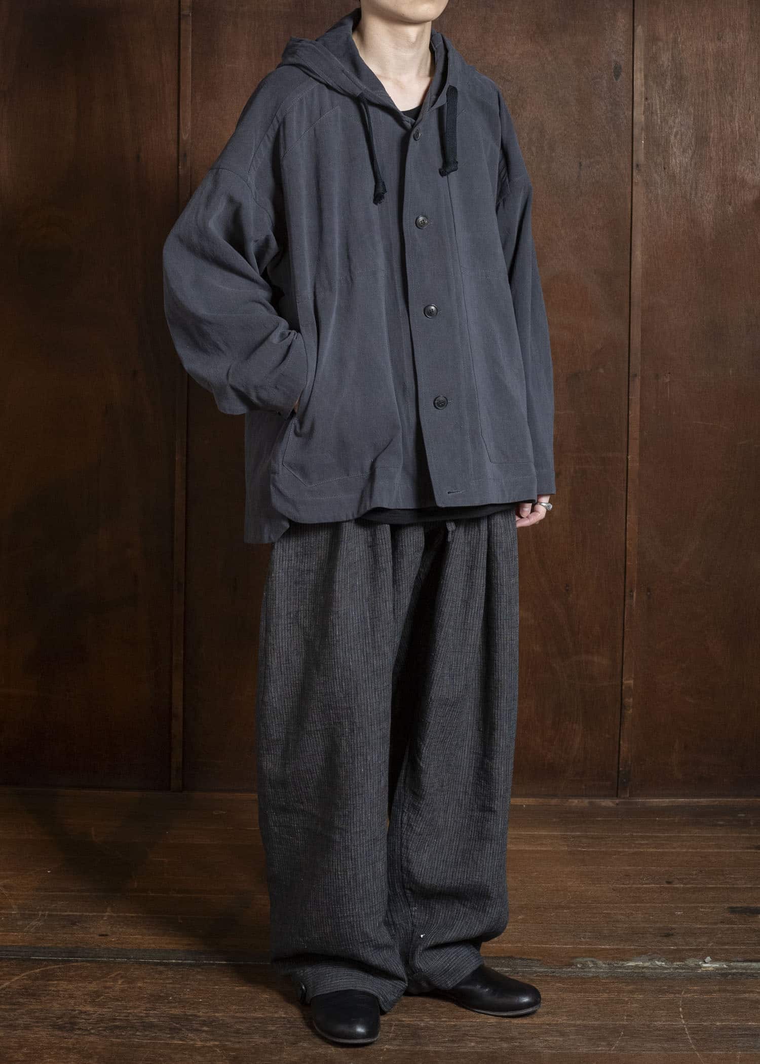 JAN-JAN VAN ESSCHE TROUSERS#91 TRIPLE PLEATED LOOSE TROUSERS WITH ELASTIC WAIST Hemp Cloth | Dark Grey Striped