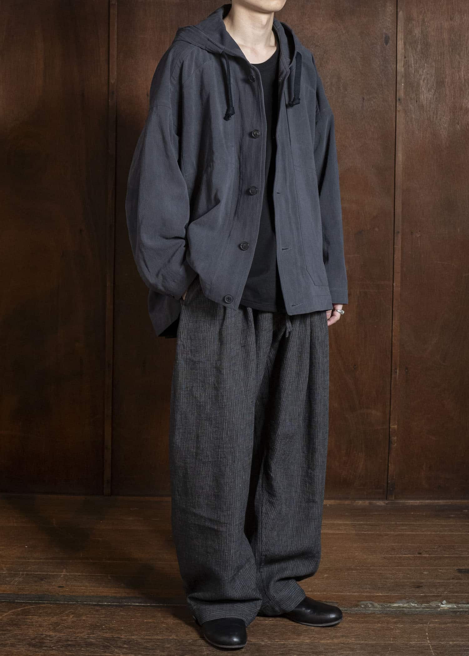 JAN-JAN VAN ESSCHE TROUSERS#91 TRIPLE PLEATED LOOSE TROUSERS WITH ELASTIC WAIST Hemp Cloth | Dark Grey Striped