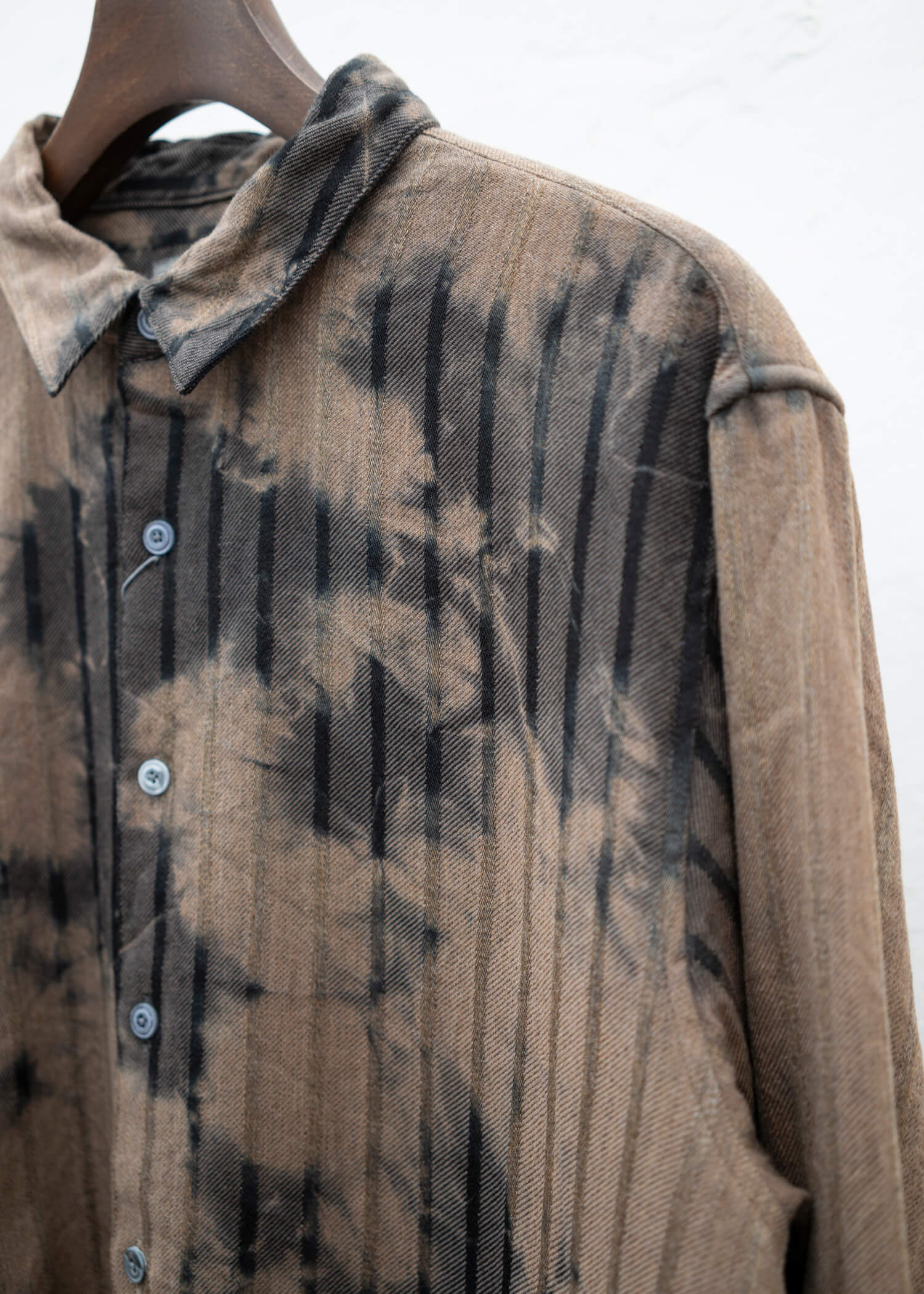 SUZUSAN Wool Cotton Dobby Stripe Shirt(Madara Shibori) Black - Camel