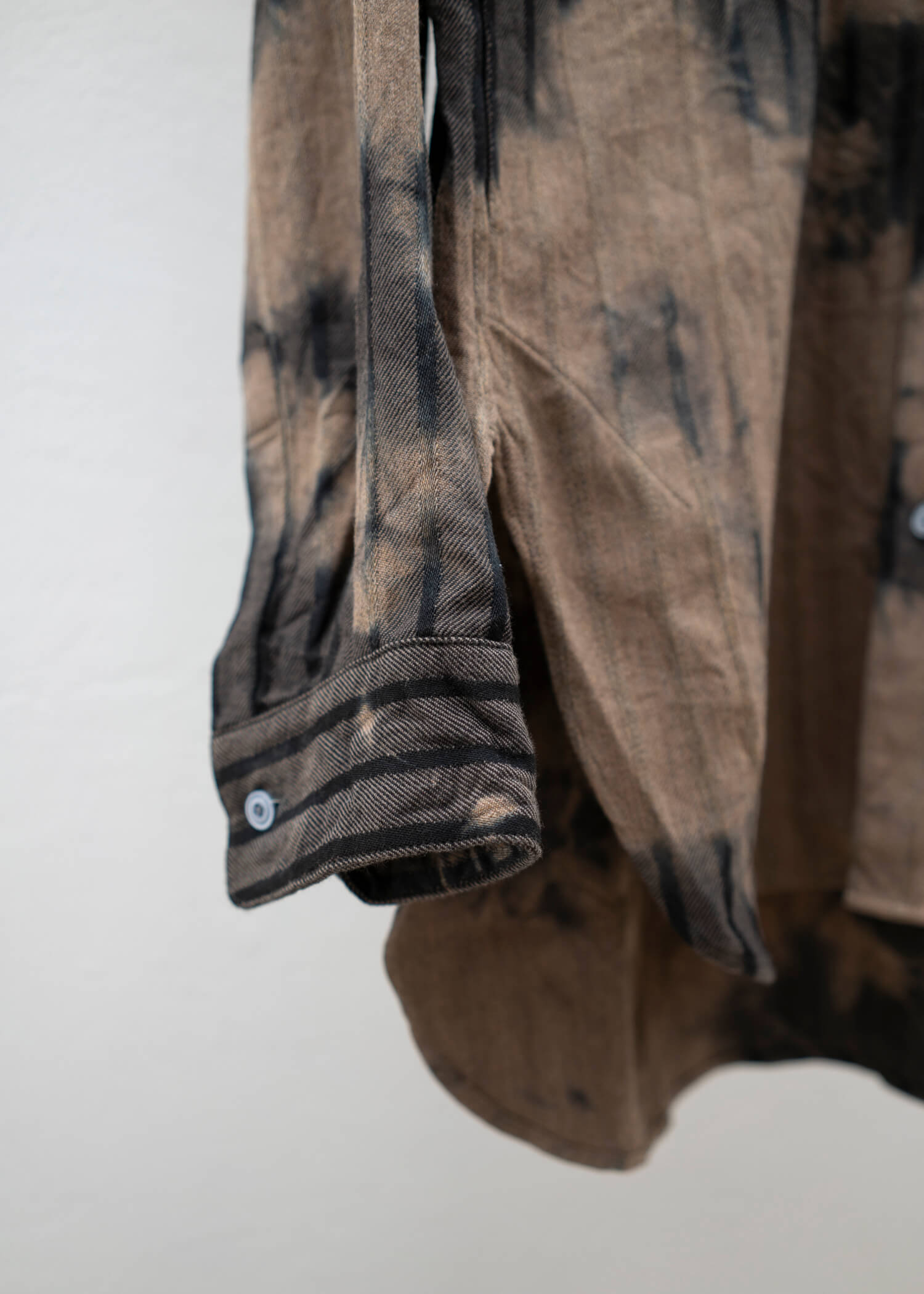 SUZUSAN Wool Cotton Dobby Stripe Shirt(Madara Shibori) Black - Camel