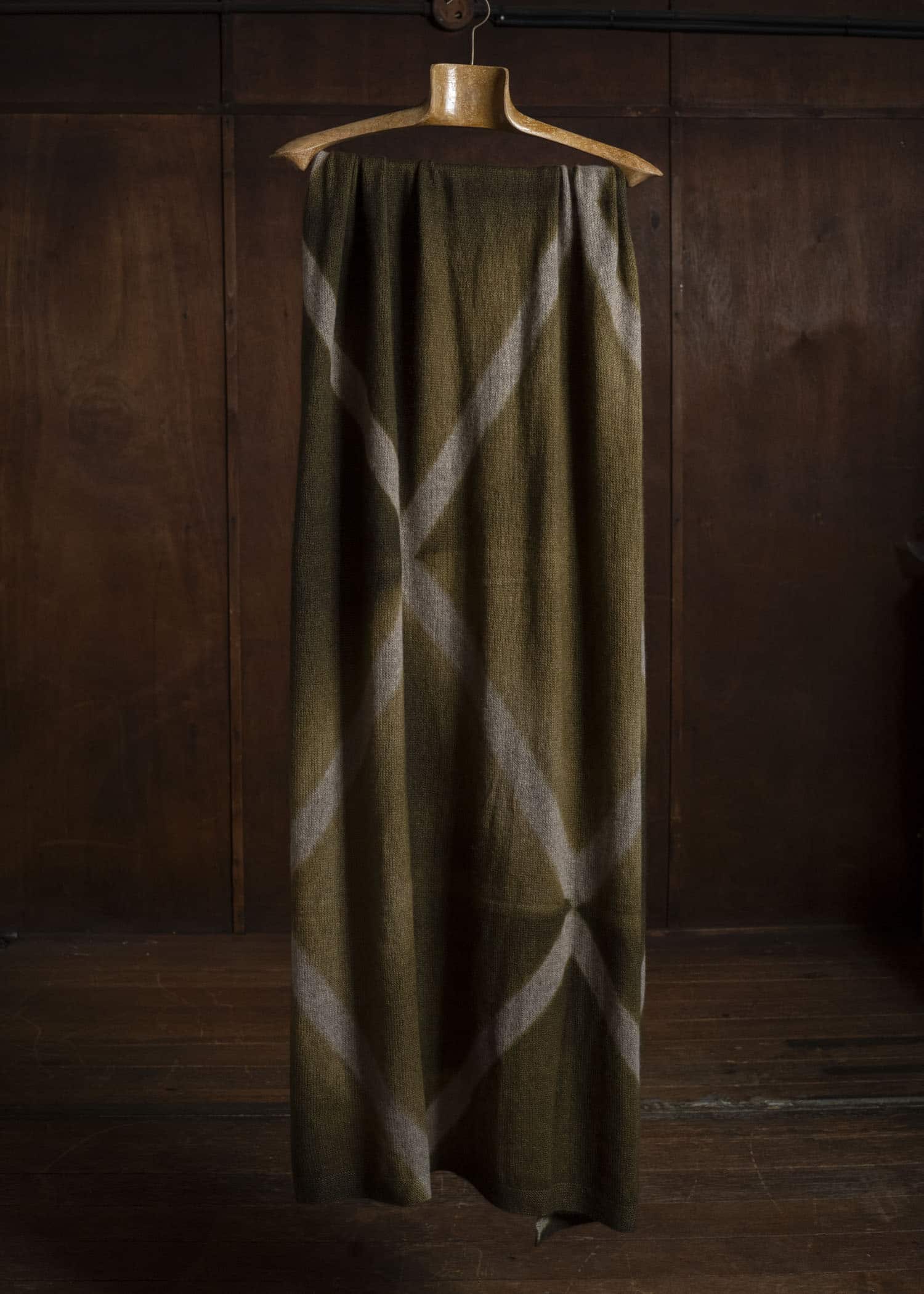SUZUSAN 0024K-525 Cashmere Knit Shawl itajime shibori X 4865 Olive - Light Coffee