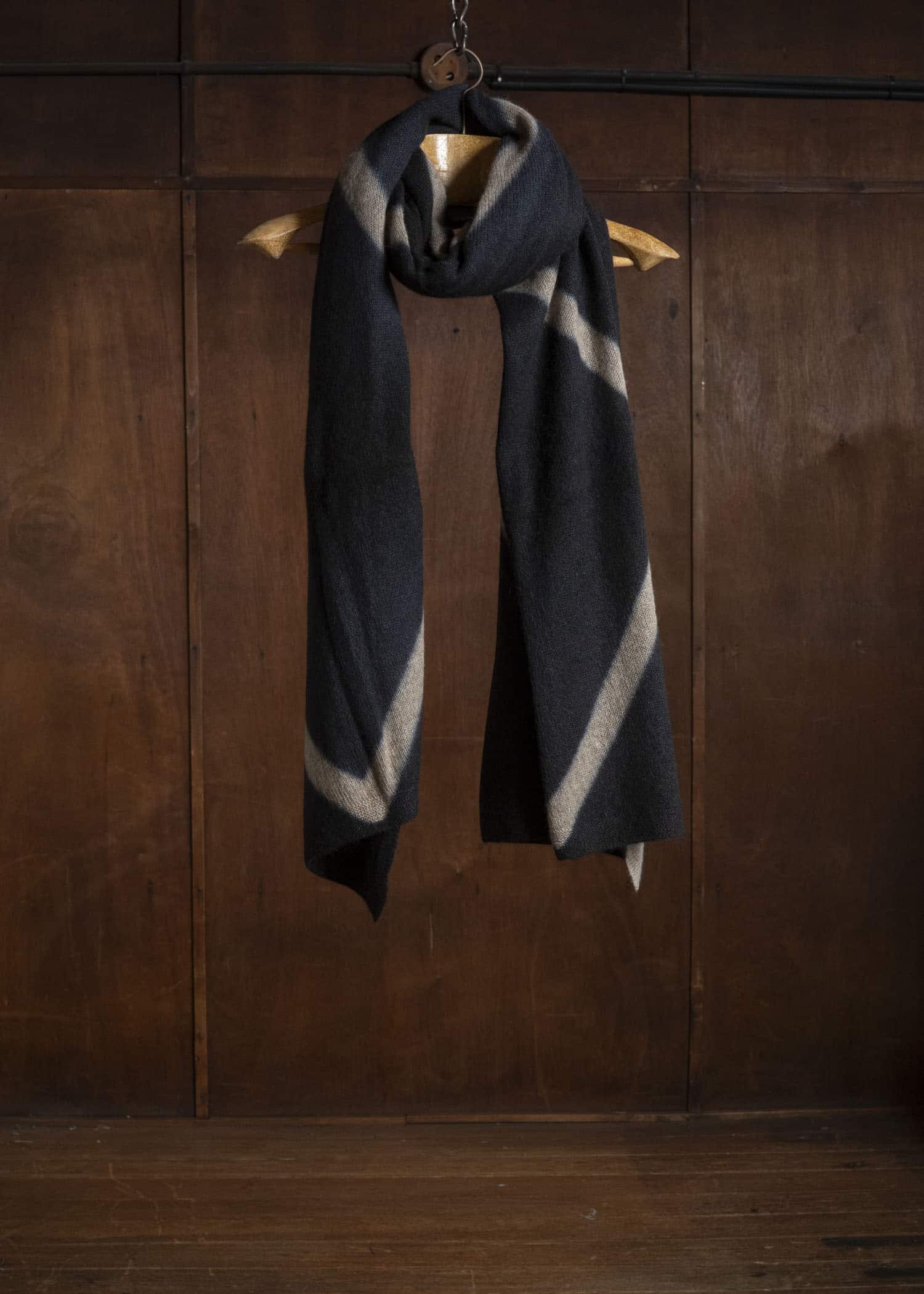 SUZUSAN 0024K-525 Cashmere Knit Shawl itajime shibori X 1065 Black - Light Coffee
