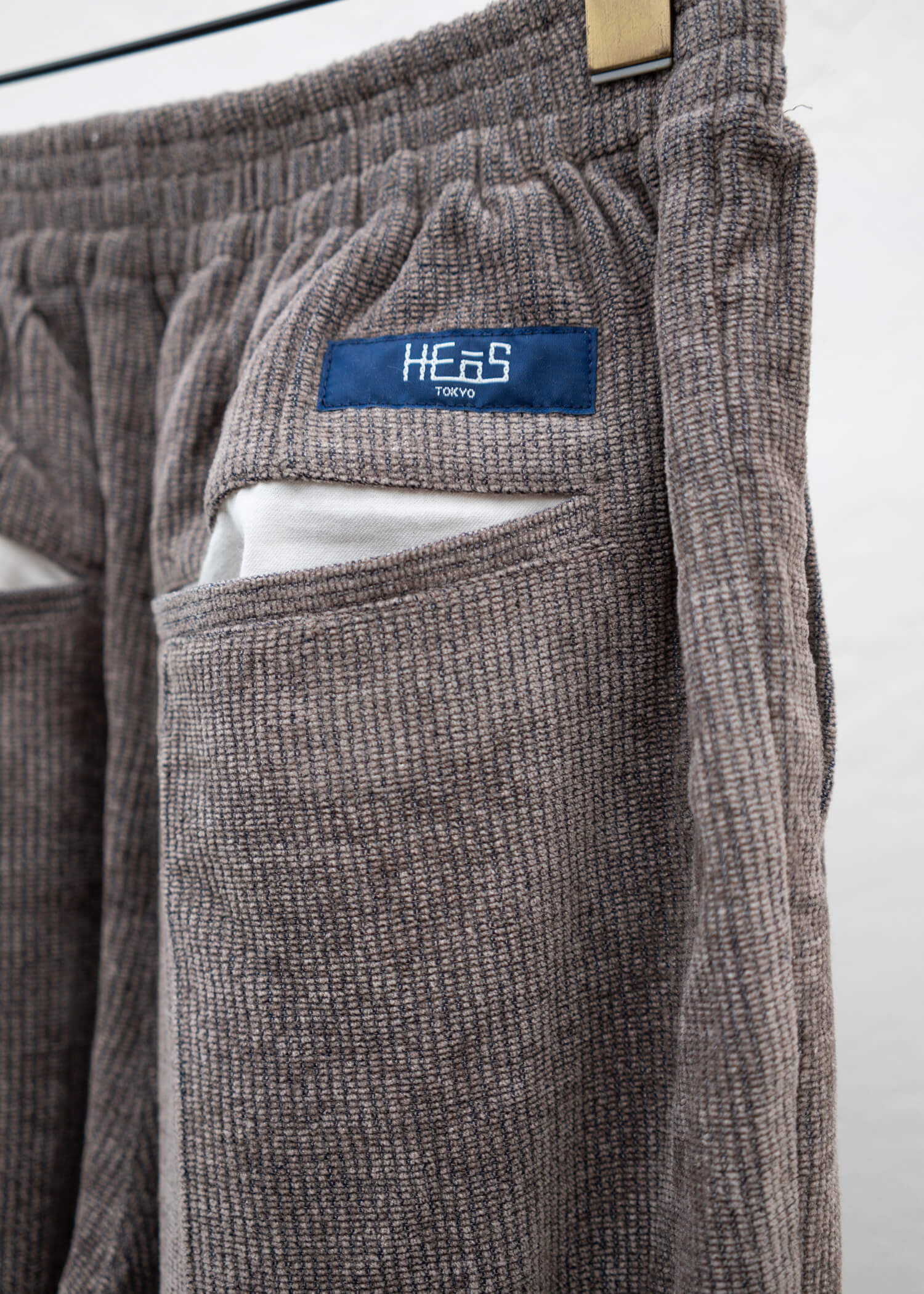 HEōS RELAX PANTS