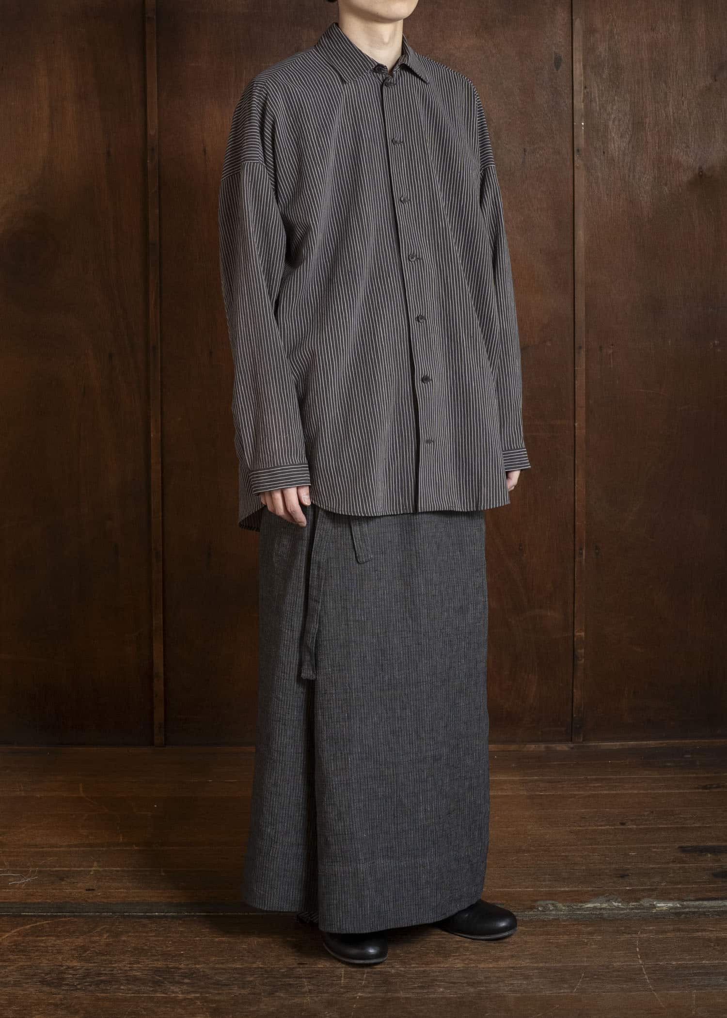 JAN-JAN VAN ESSCHE SHIRT#100 LONG SLEEVE SHIRT | CREPE CO SHIRTING | Gallnut Black