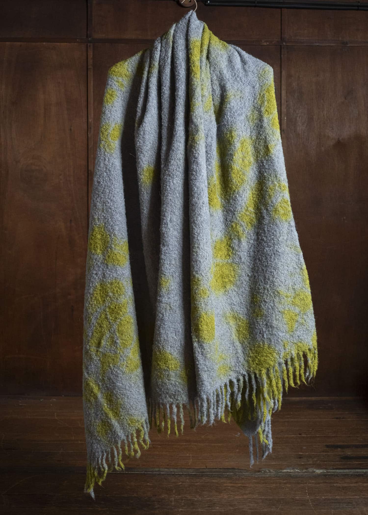 SUZUSAN 1002AP-010 Hand Woven Bouclé Throw Madara Shibori 4813 Olive - Silver Grey,2277