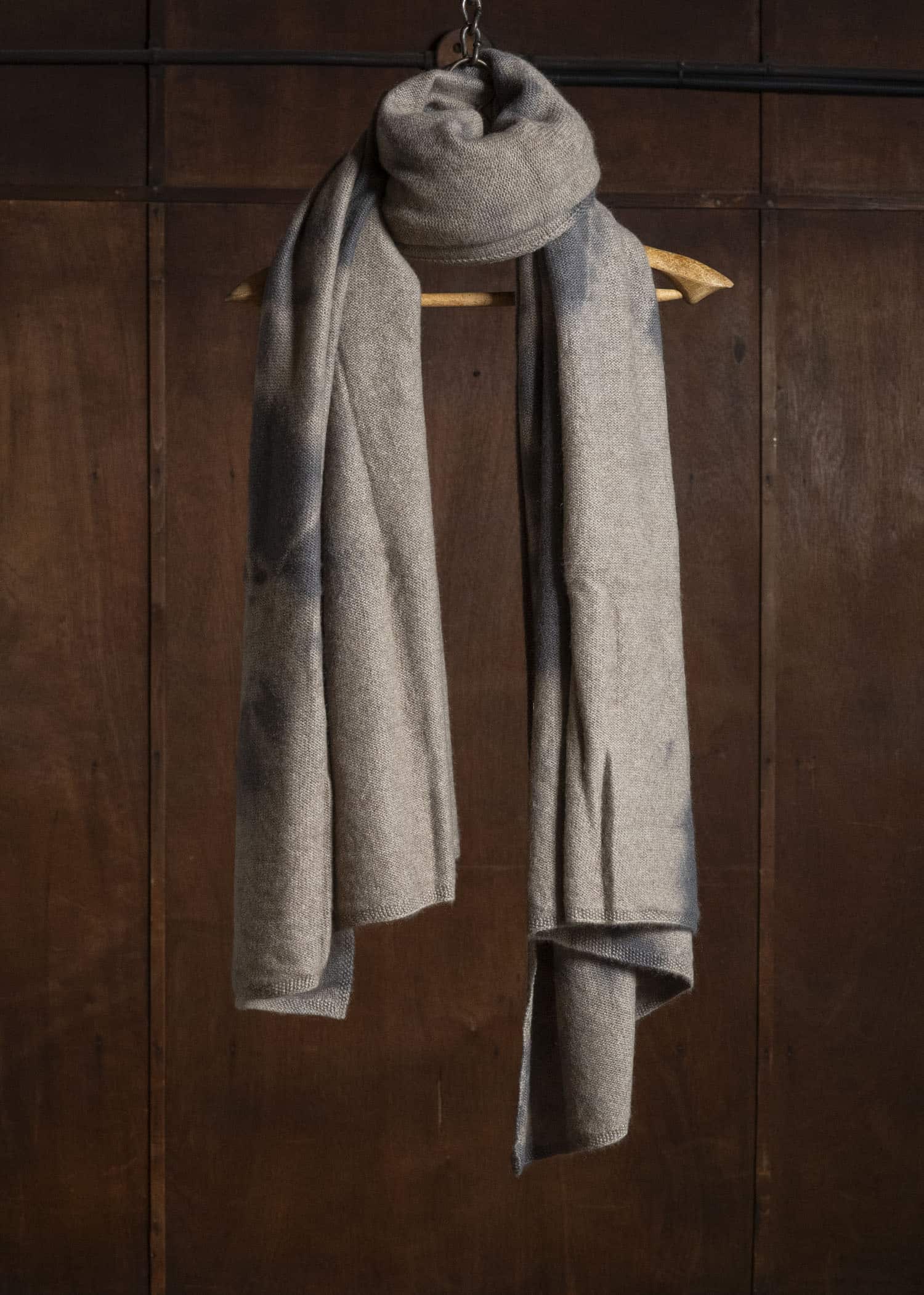 SUZUSAN 0025K-010 Cashmere Knit Travel Shawl Madara Shibori 1365 Silver Grey - Light Coffee