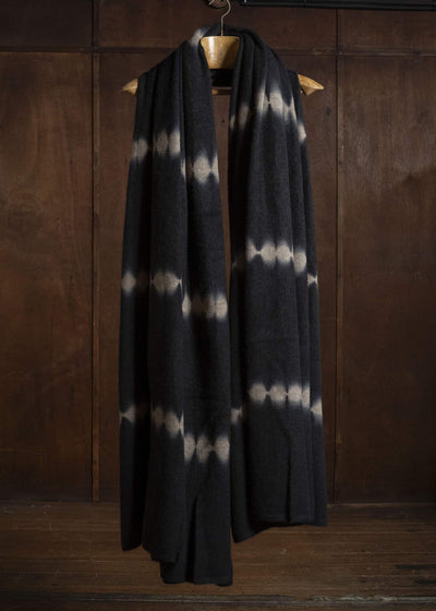 SUZUSAN 1006K-440 Cashmere Knit Throw Nuisuji Shibori 1065 Black - Light Coffee