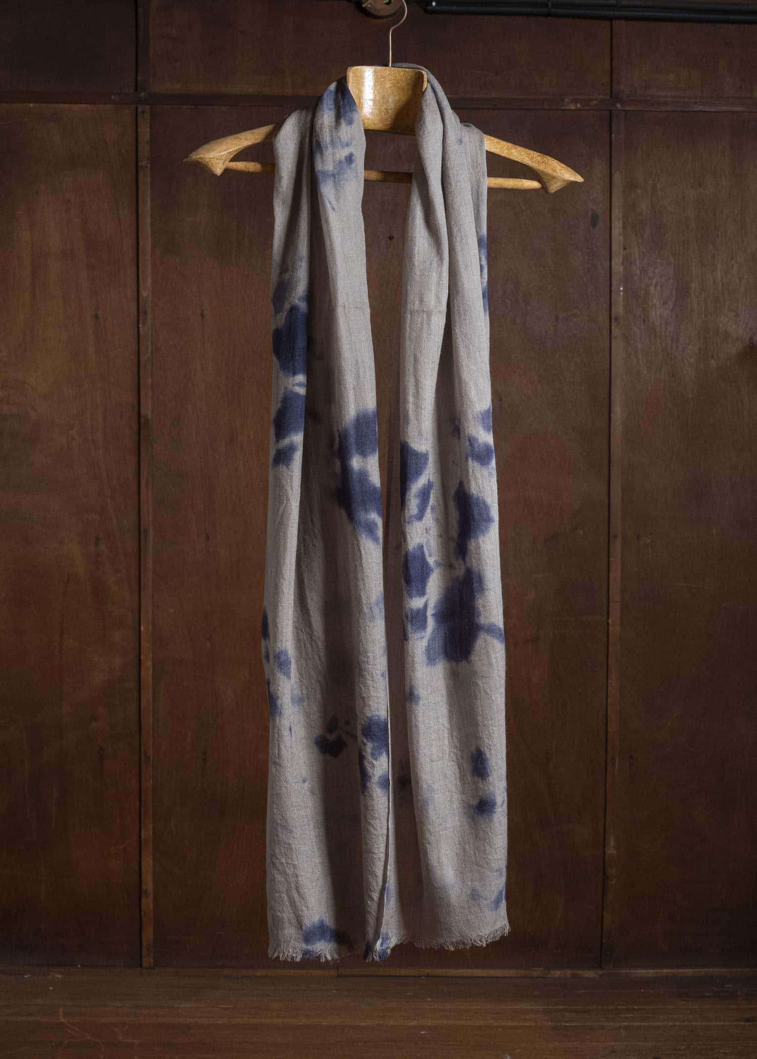 SUZUSAN 0013W-010 Hand Woven Baby Wool Shawl Madara Shibori 7165 Dark Purple - Light Coffee