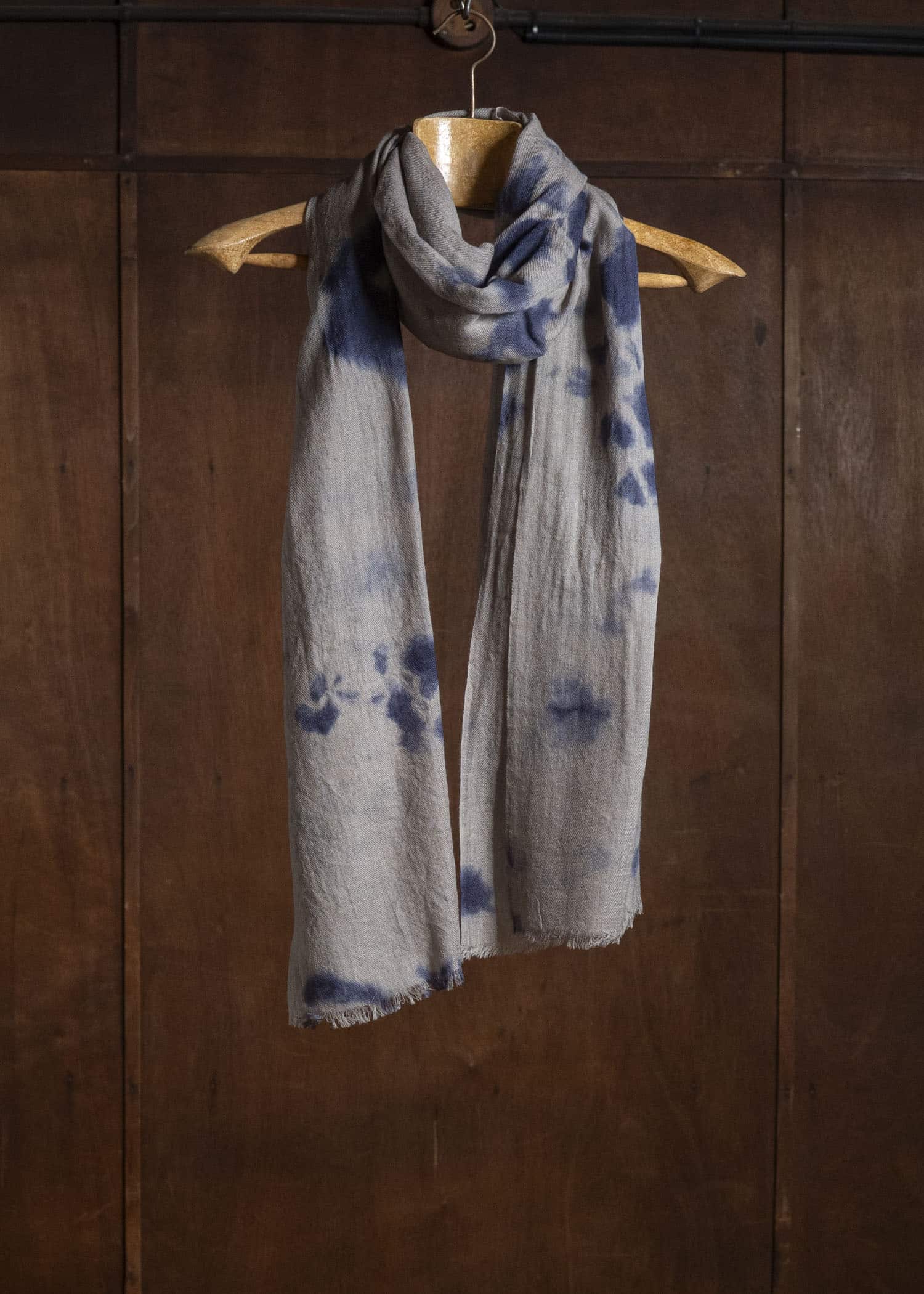SUZUSAN 0013W-010 Hand Woven Baby Wool Shawl Madara Shibori 7165 Dark Purple - Light Coffee