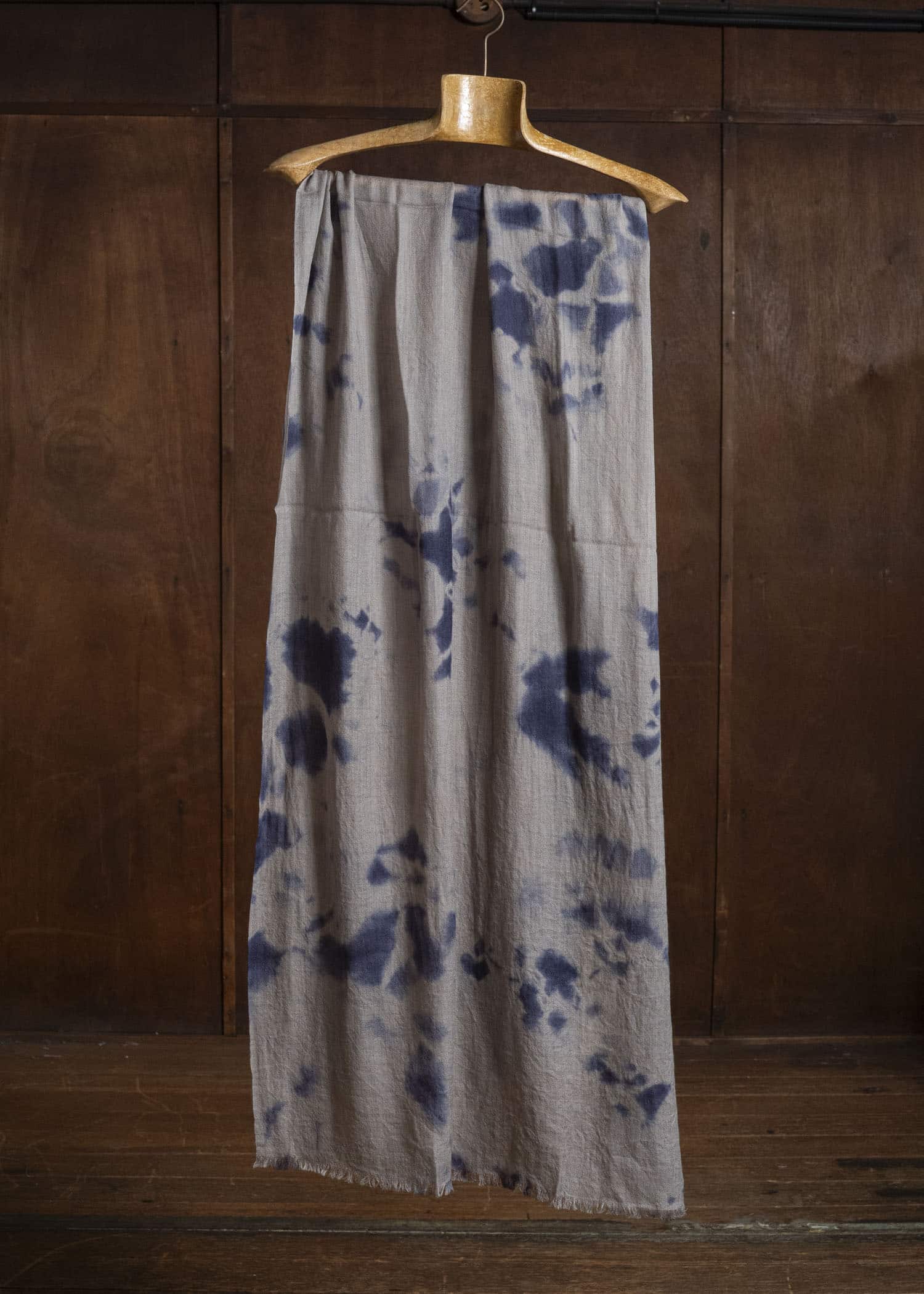 SUZUSAN 0013W-010 Hand Woven Baby Wool Shawl Madara Shibori 7165 Dark Purple - Light Coffee