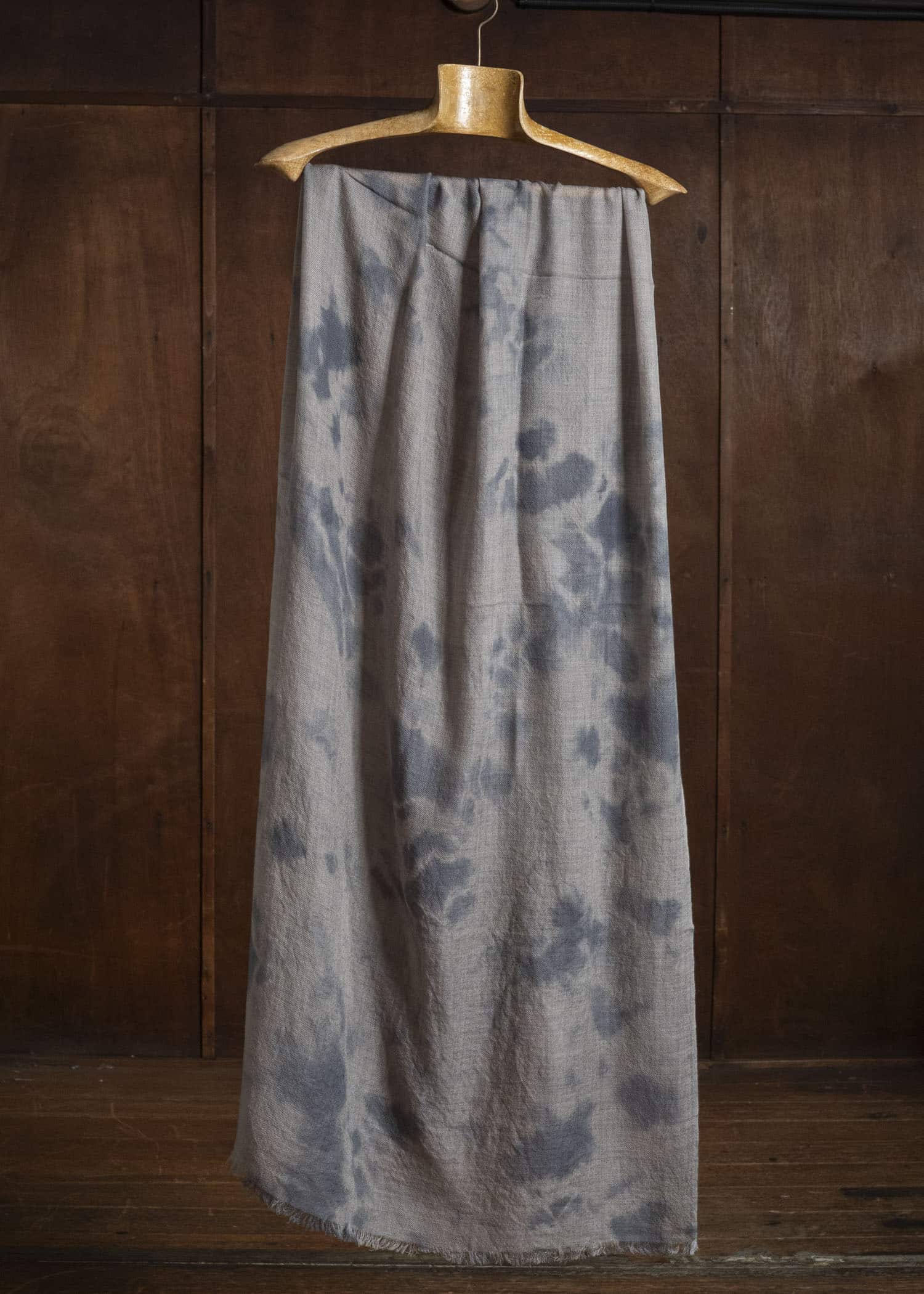 SUZUSAN 0013W-010 Hand Woven Baby Wool Shawl Madara Shibori 1365 Silver Grey - Light Coffee
