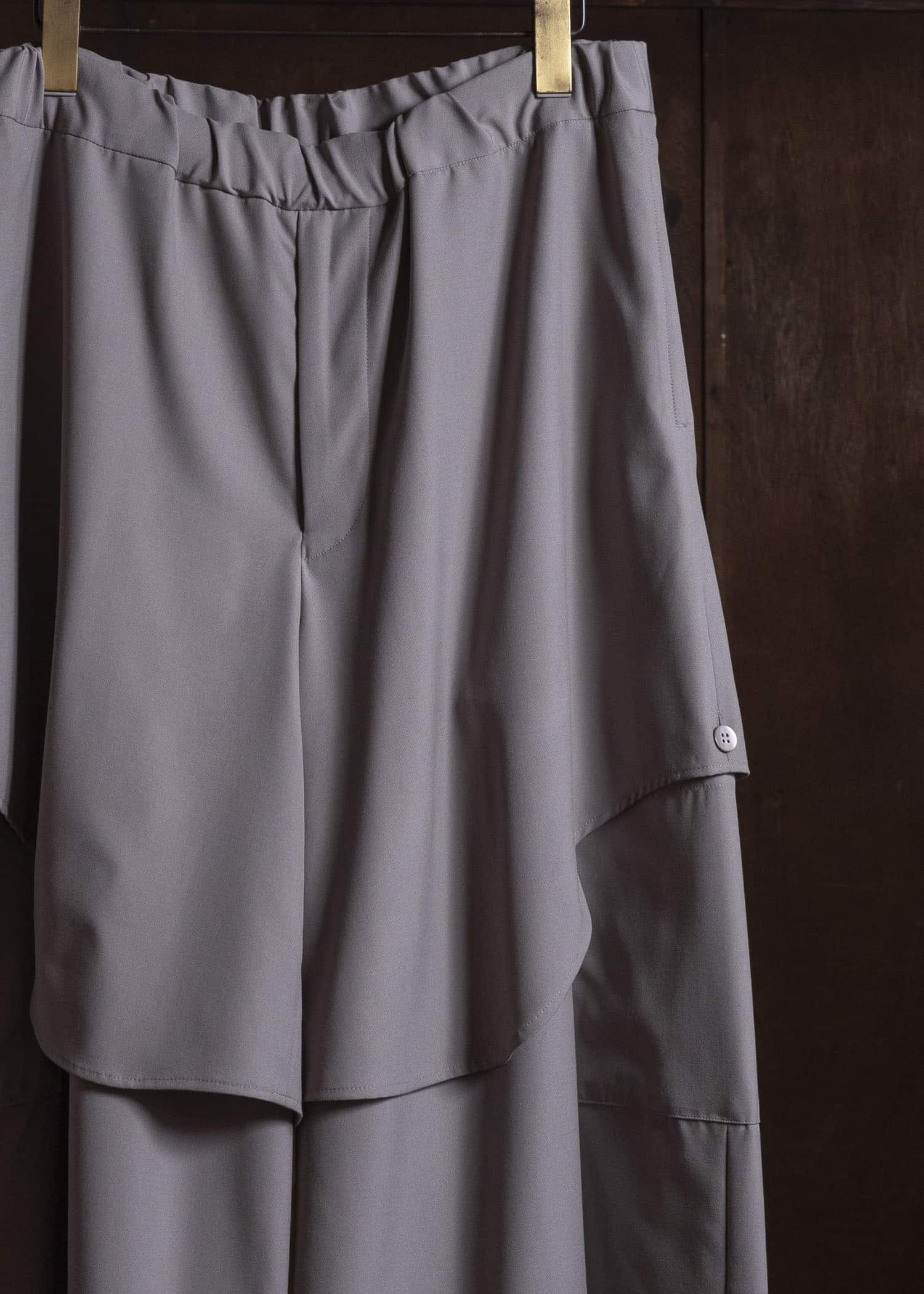 amachi. AY19B-3076-26AW Layered Utility Pants Gray Beige