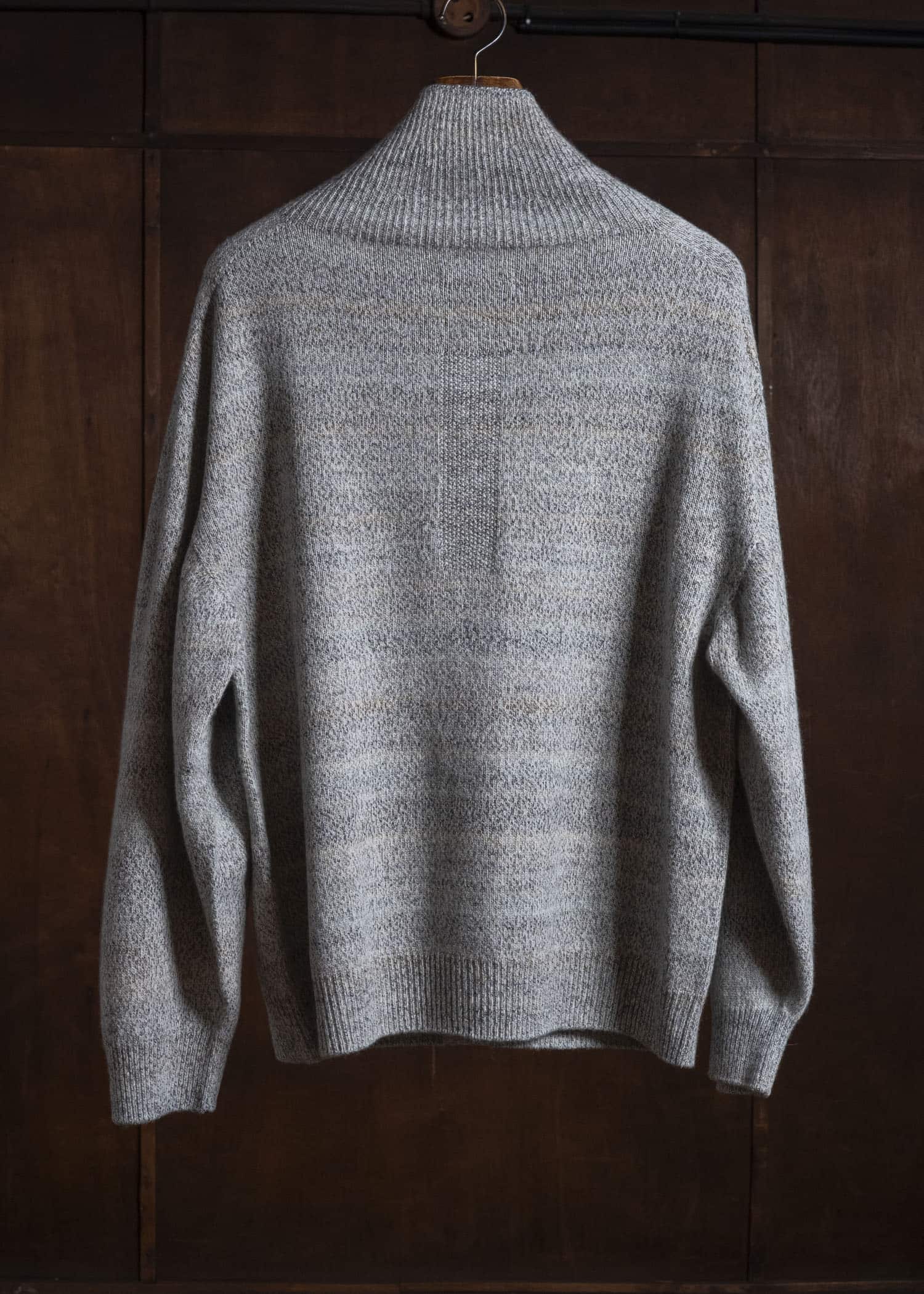 amachi. AY19K-4090 Gradation TOR High Neck Cardigan White Gray