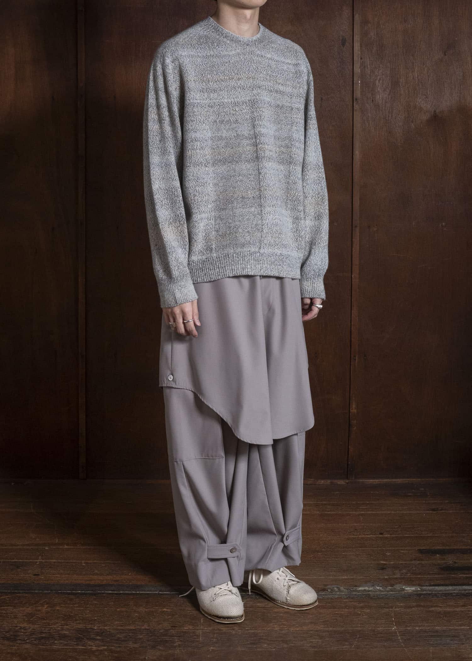 amachi. AY19K-4089 Gradation LOI Knit White Gray