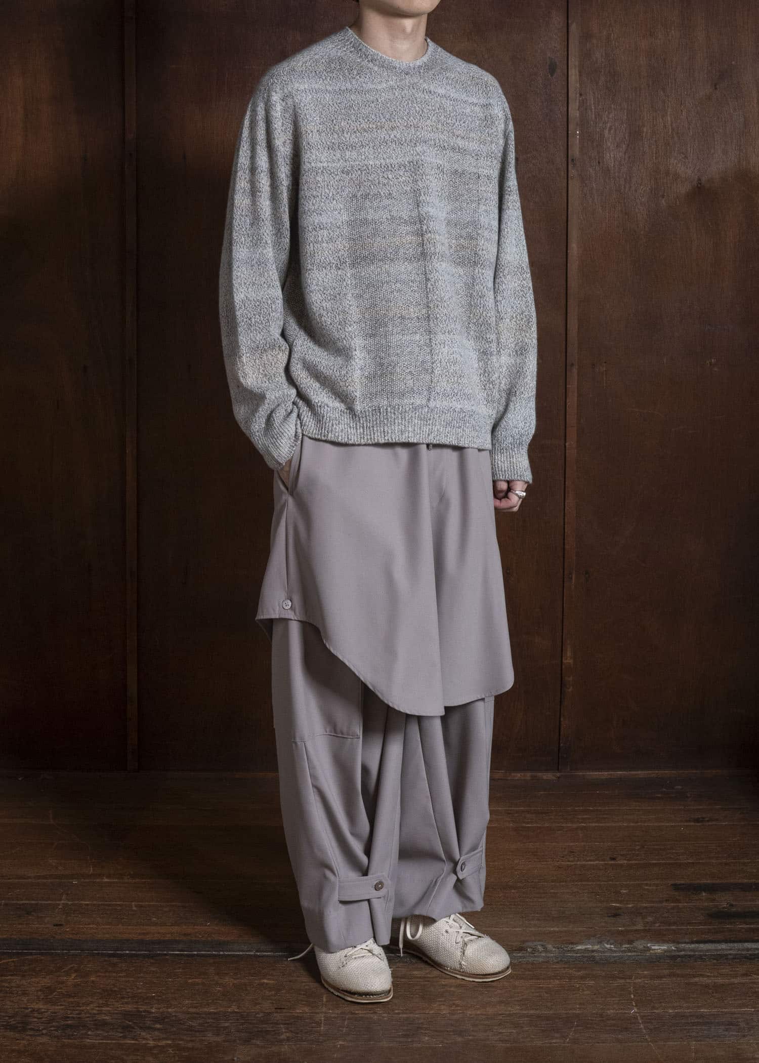 amachi. AY19K-4089 Gradation LOI Knit White Gray