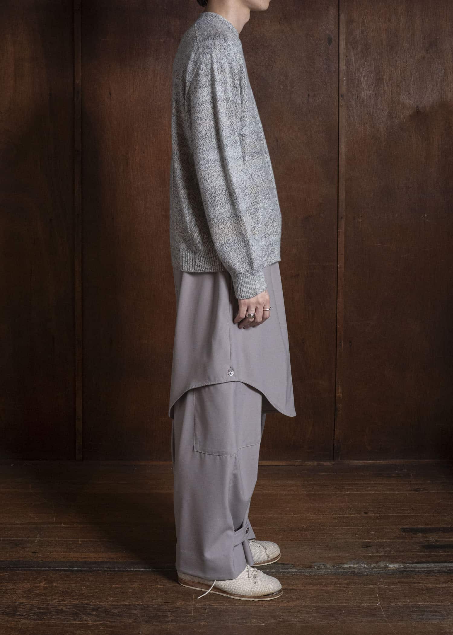 amachi. AY19K-4089 Gradation LOI Knit White Gray