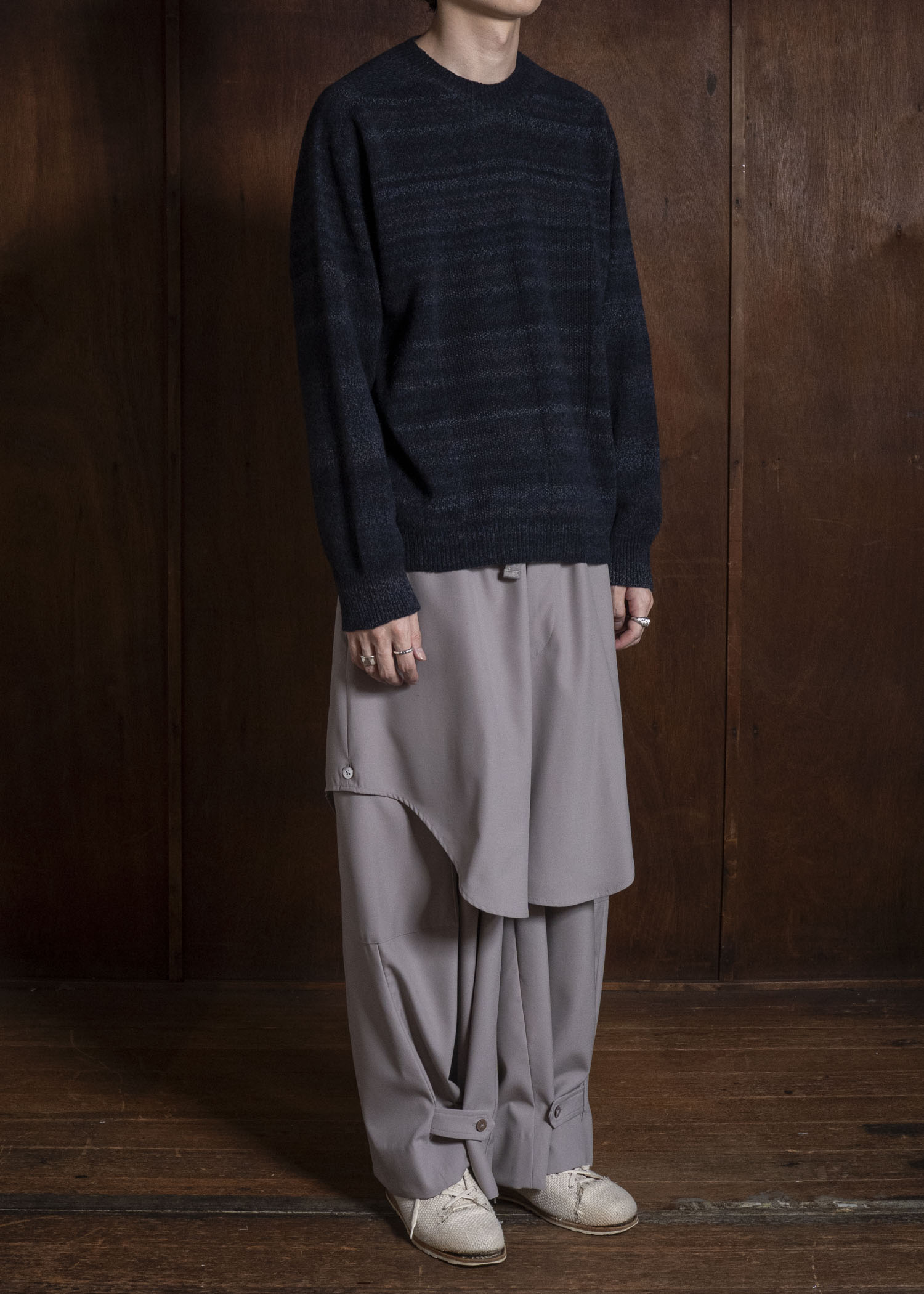 amachi. AY19K-4089 Gradation LOI Knit Navy Black