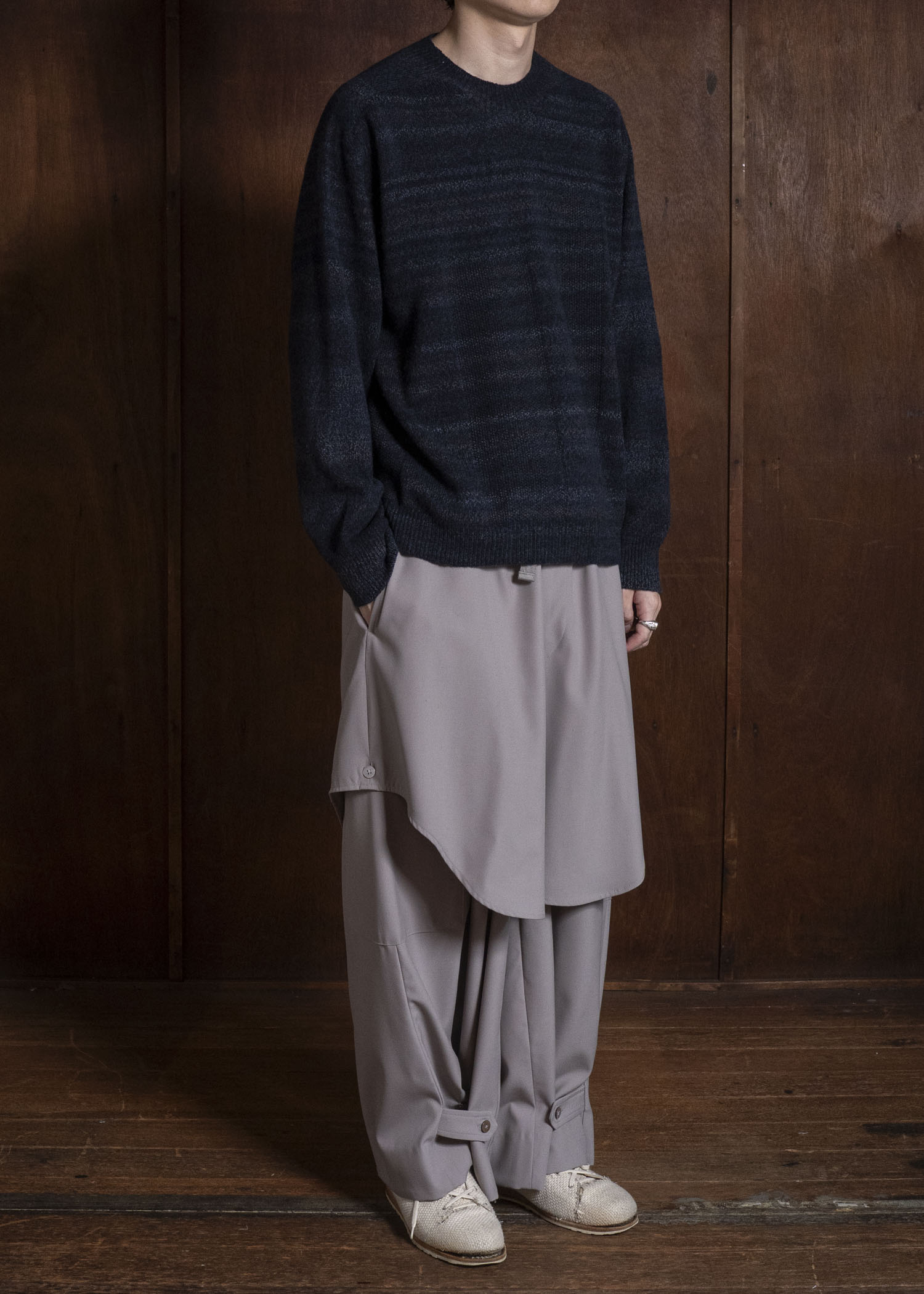 amachi. AY19K-4089 Gradation LOI Knit Navy Black