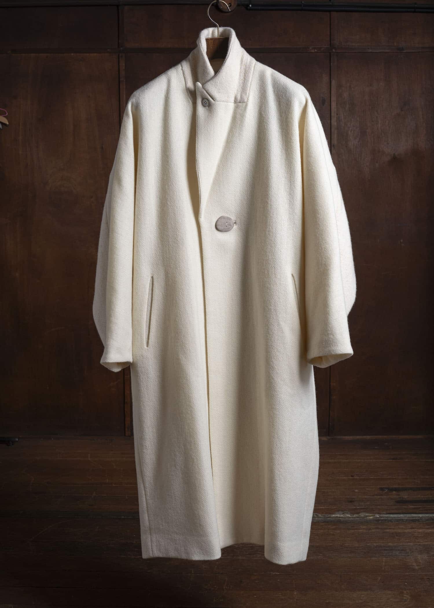 amachi. Covered Coat - 017[ Petrified wood button ] AY17C-2096 Off White