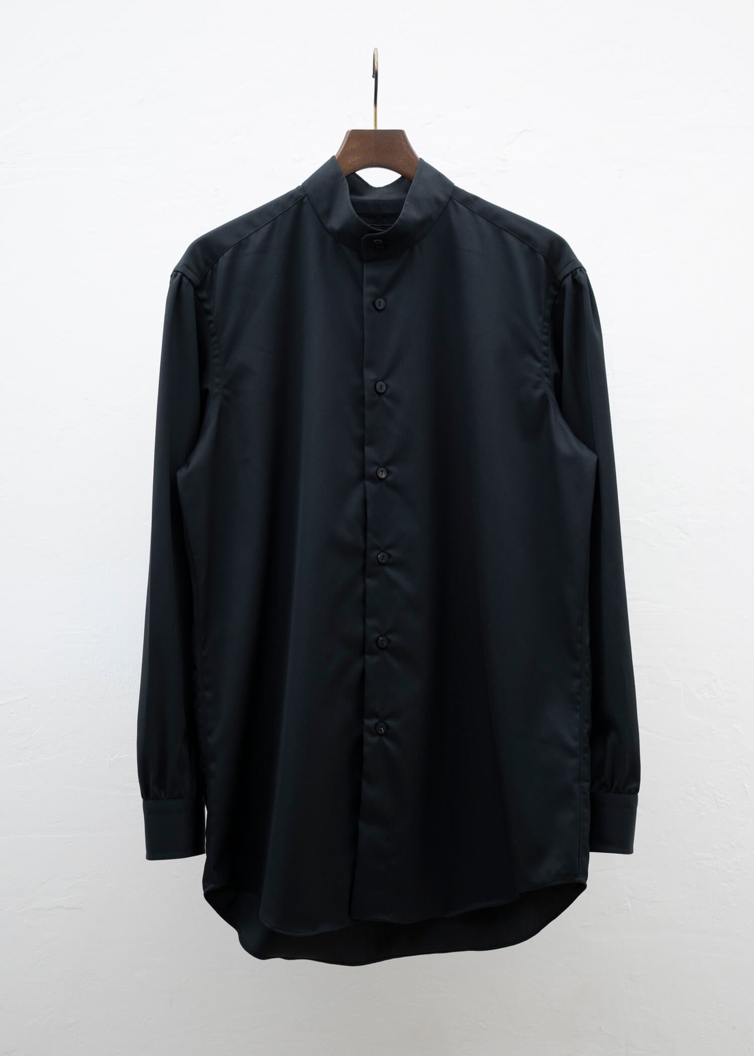 ZIIIN  """"""""KAFKA"""""""" STAND COLLAR GATHER SHIRT / BLACK