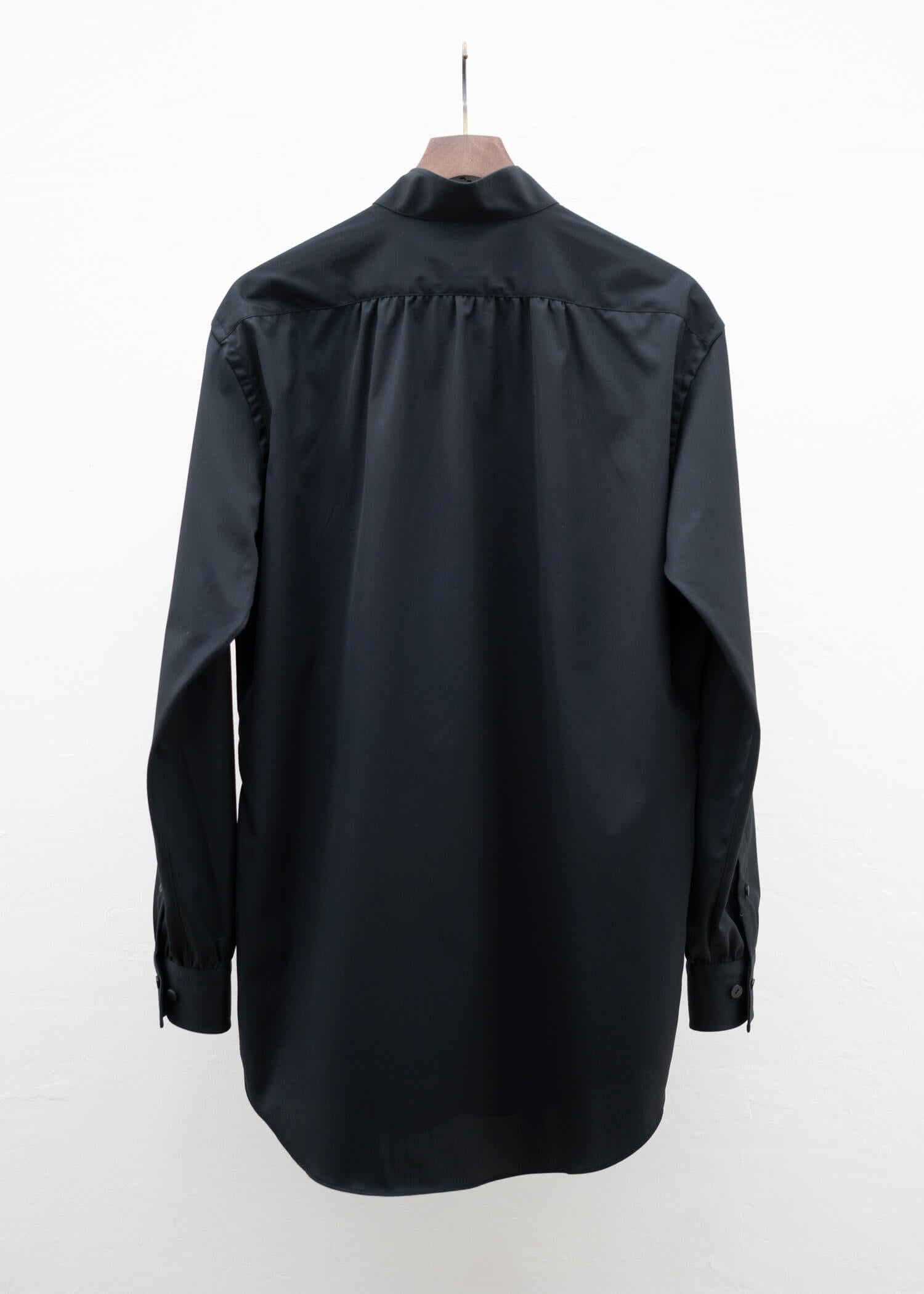 ZIIIN """"""""""""""""KAFKA"""""""""""""""" STAND COLLAR GATHER SHIRT / BLACK