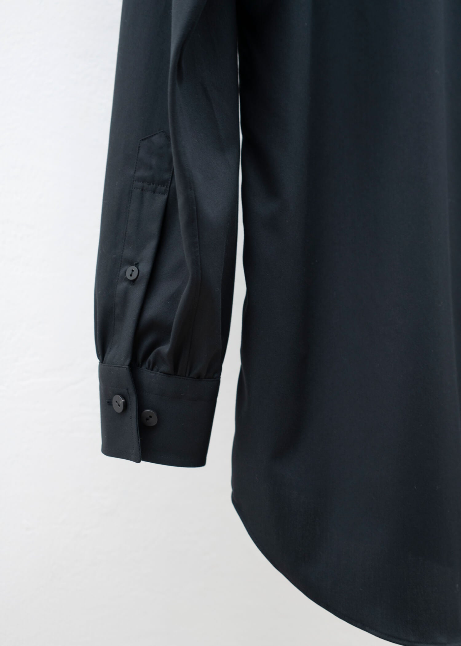 ZIIIN  """"""""KAFKA"""""""" STAND COLLAR GATHER SHIRT / BLACK