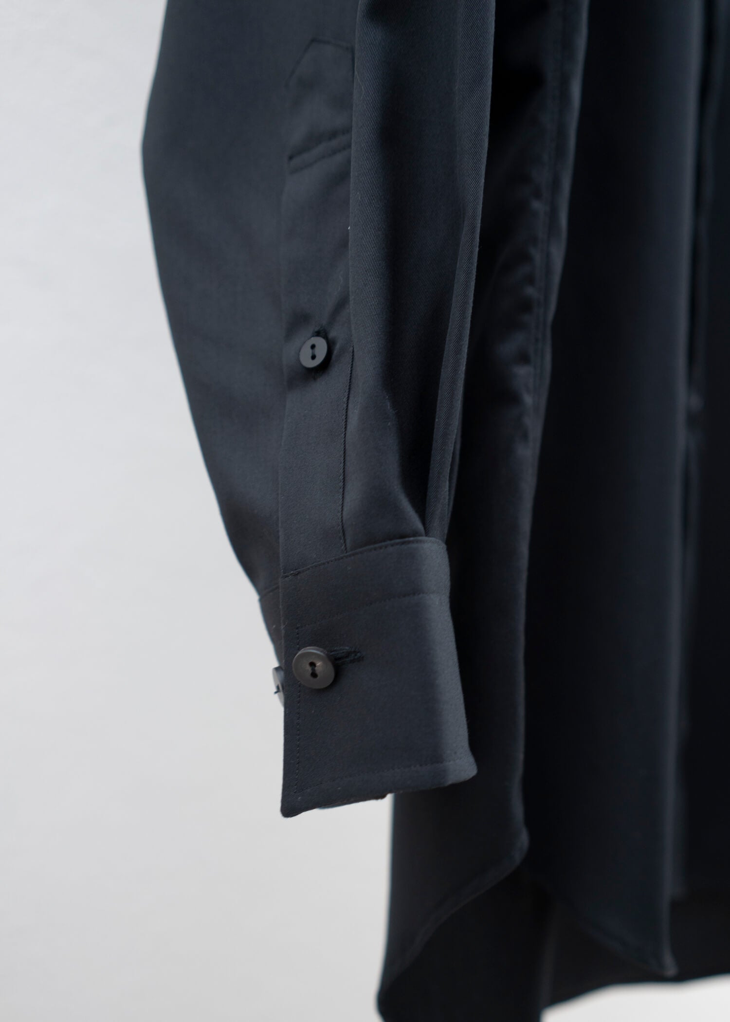 ZIIIN """"""""BEARSLEY"""""""" LONG POINT COLLAR SHIRT / BLACK