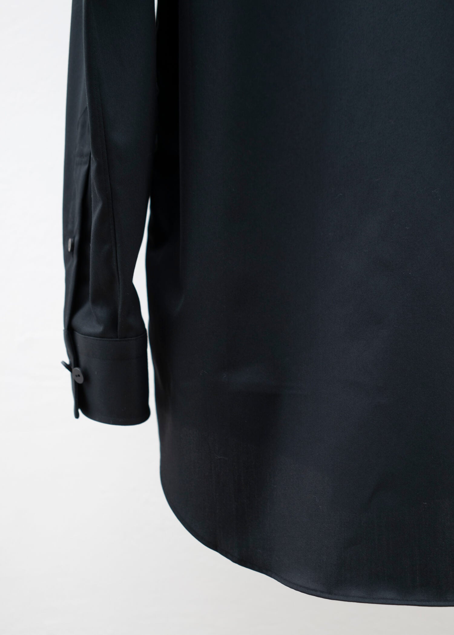 ZIIIN """"""""BEARSLEY"""""""" LONG POINT COLLAR SHIRT / BLACK