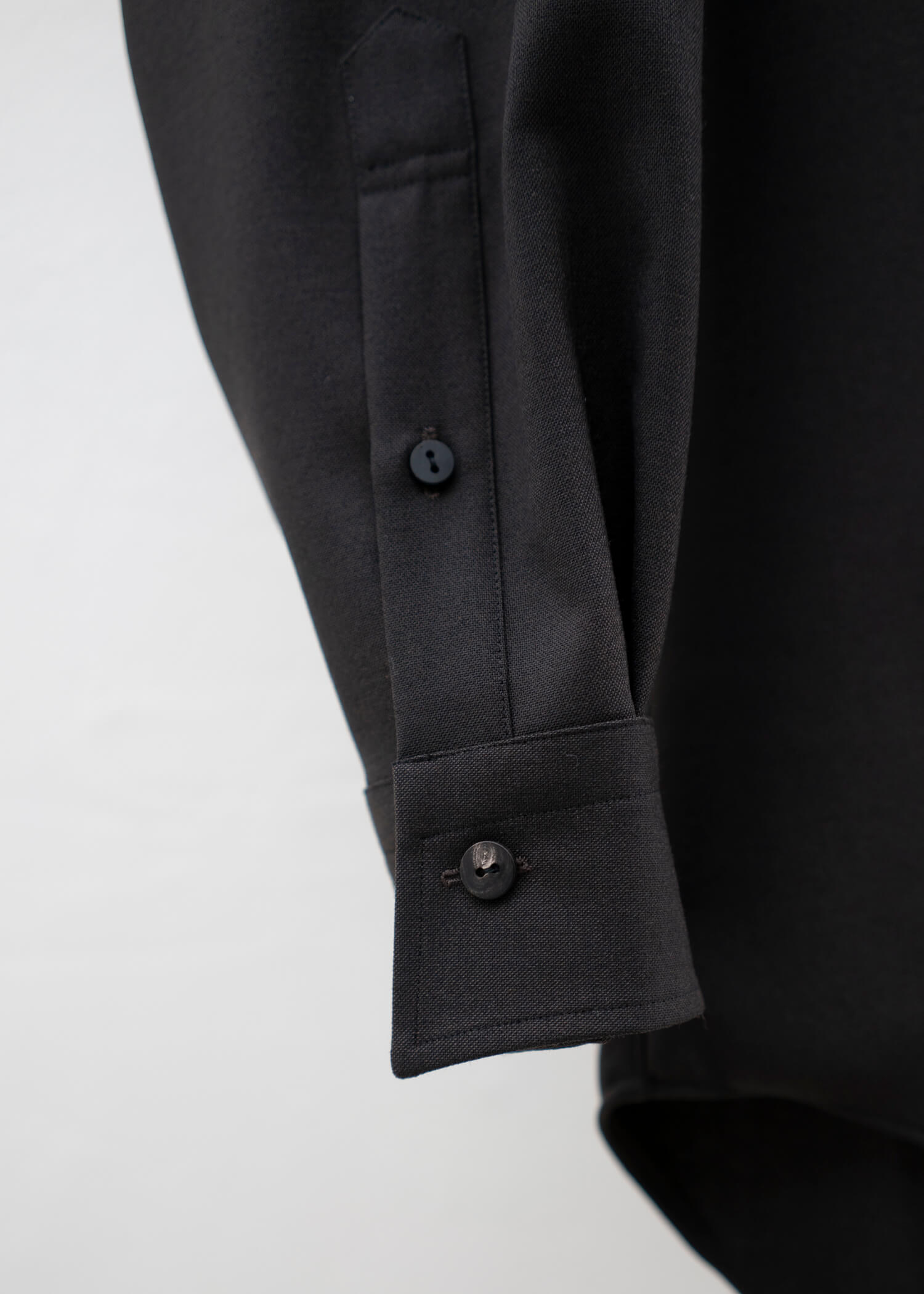 ZIIIN """"""""BEARSLEY"""""""" LONG POINT COLLAR SHIRT / DARK BROWN