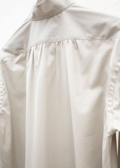 ZIIIN """""""""""""""""""""""""""""""""KAFKA"""""""""""""""""""""""""""""""""" STAND COLLAR GATHER SHIRT / GREIGE
