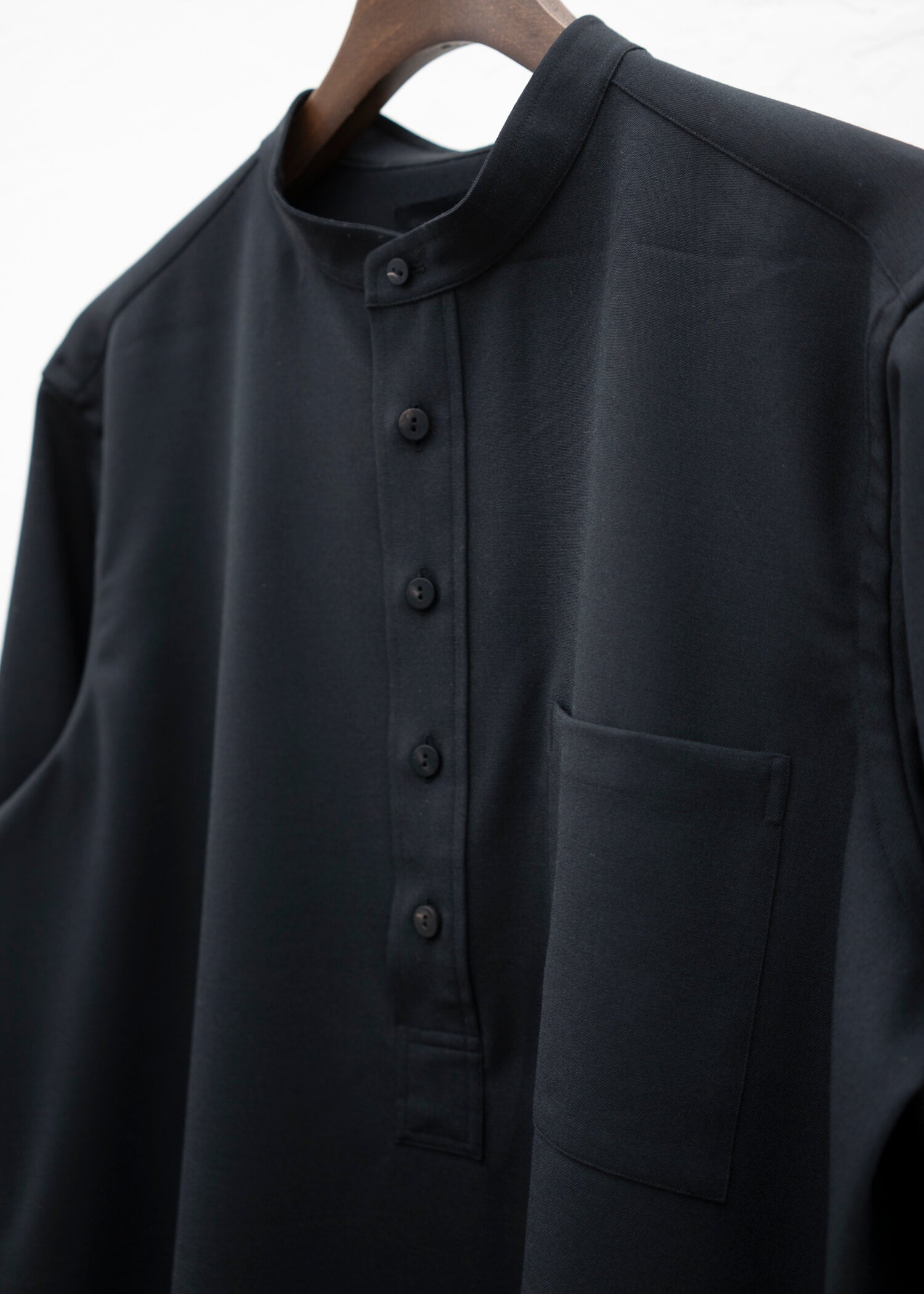 ZIIIN """"""""KOHBOU"""""""" HENRY NECK SHIRT / BLACK